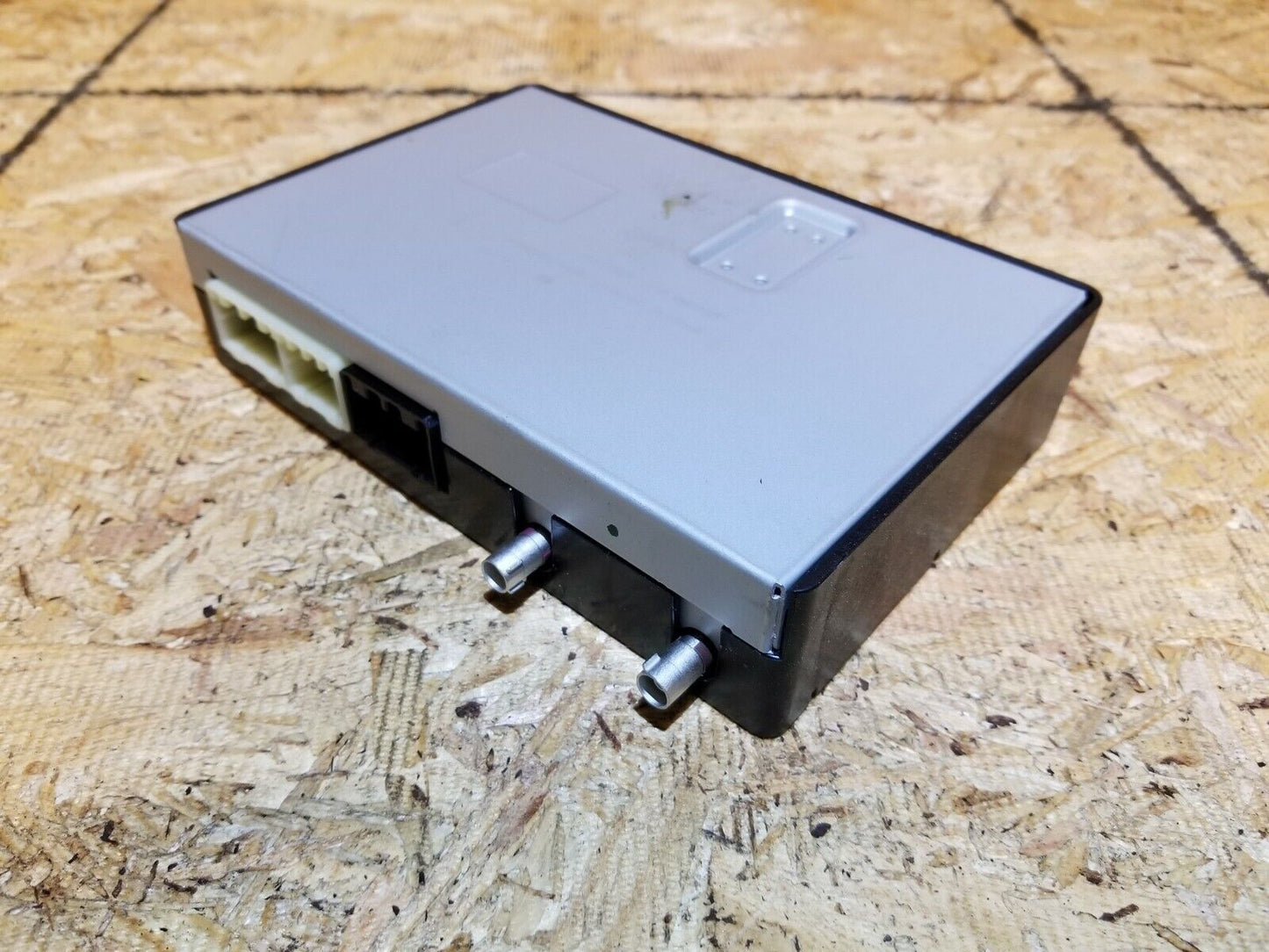 17 18 19 20 Cadillac Xt5 Communication Control Module 84022585 OEM 34k