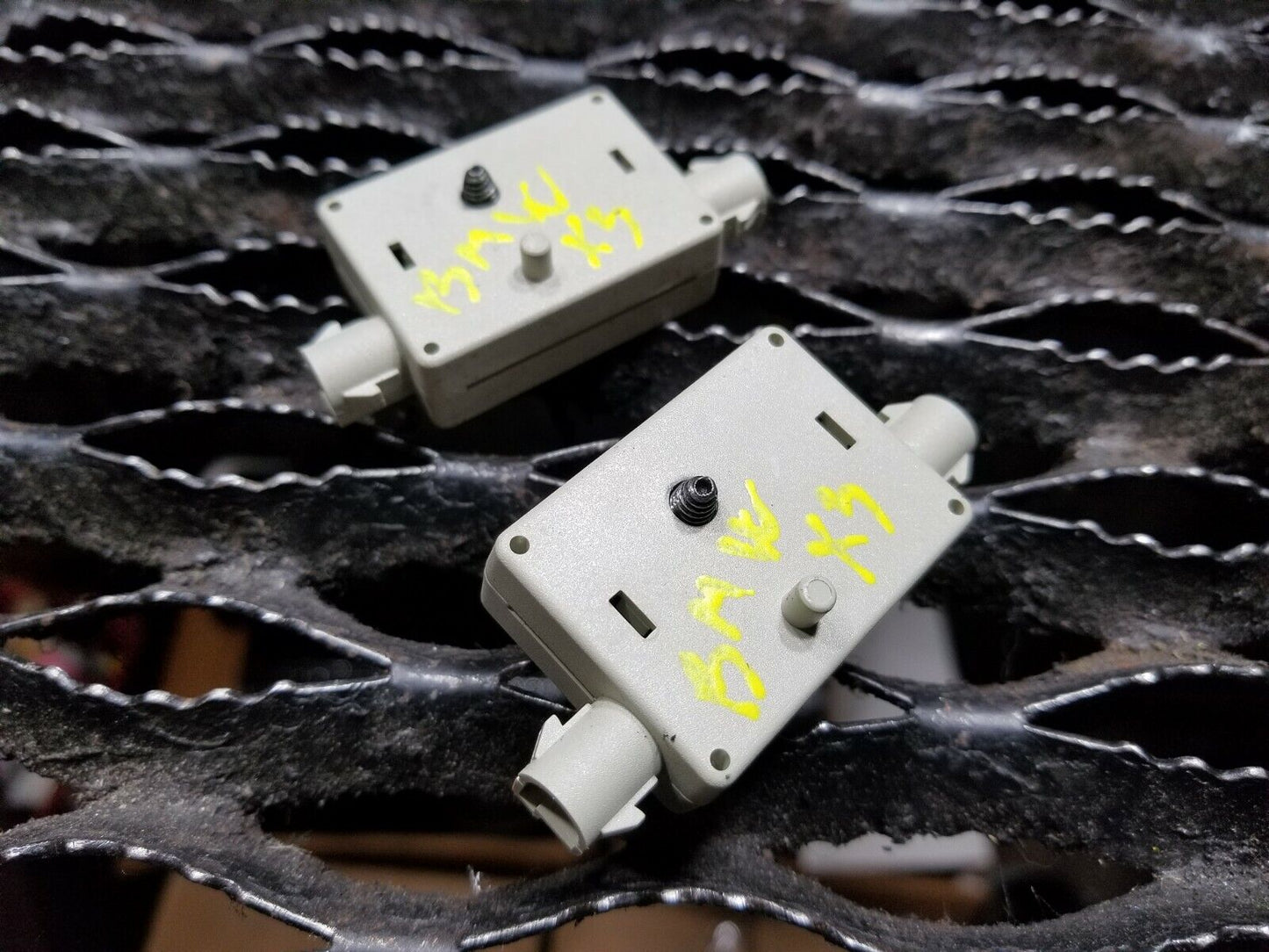 04 05 06 BMW X3 E83 Trap Circuit Antenna 2pcs 6990090 OEM