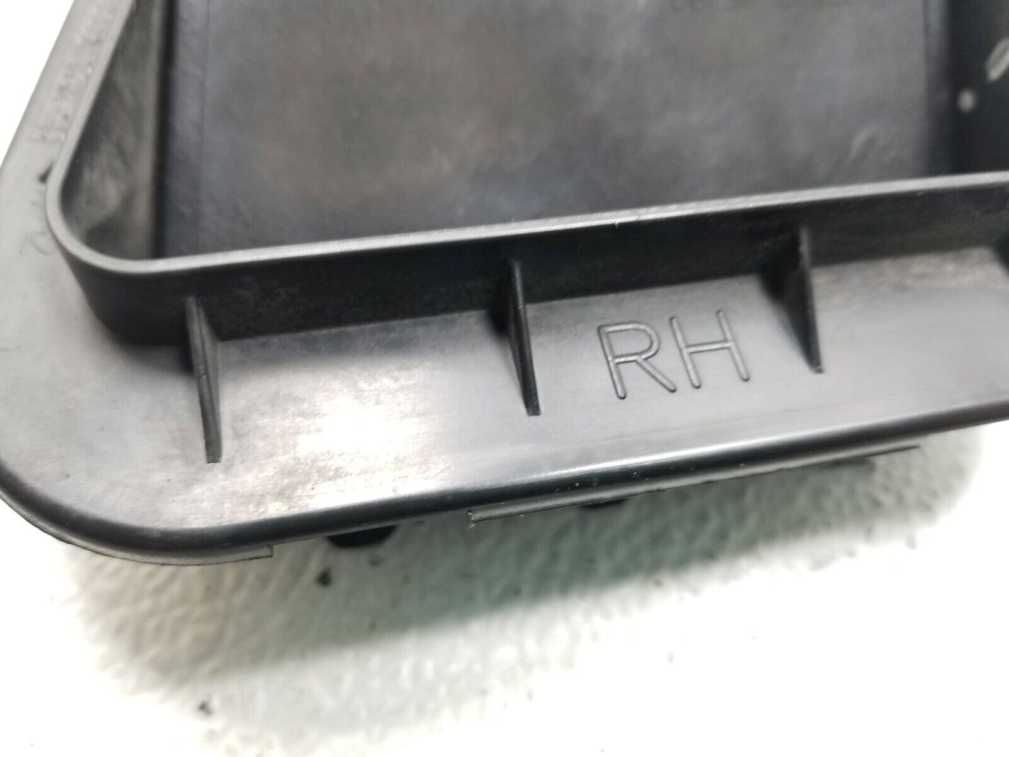 12 13 14 15 Kia Rio Quarter Panel Pressure Vent Pair OEM