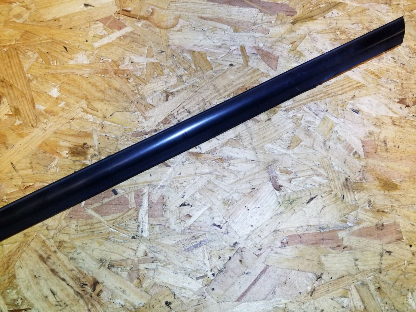 07 08 09 Hyundai Tucson Rear Pass Door Window Glass Seal Belt Molding OEM 89k