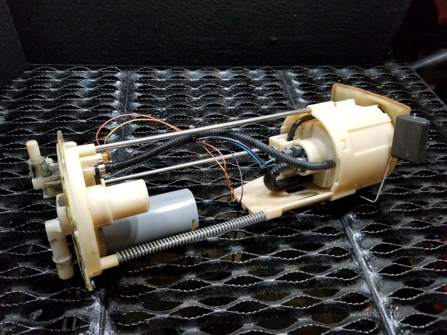 04 05 06 07 Infiniti QX56 Fuel Pump OEM