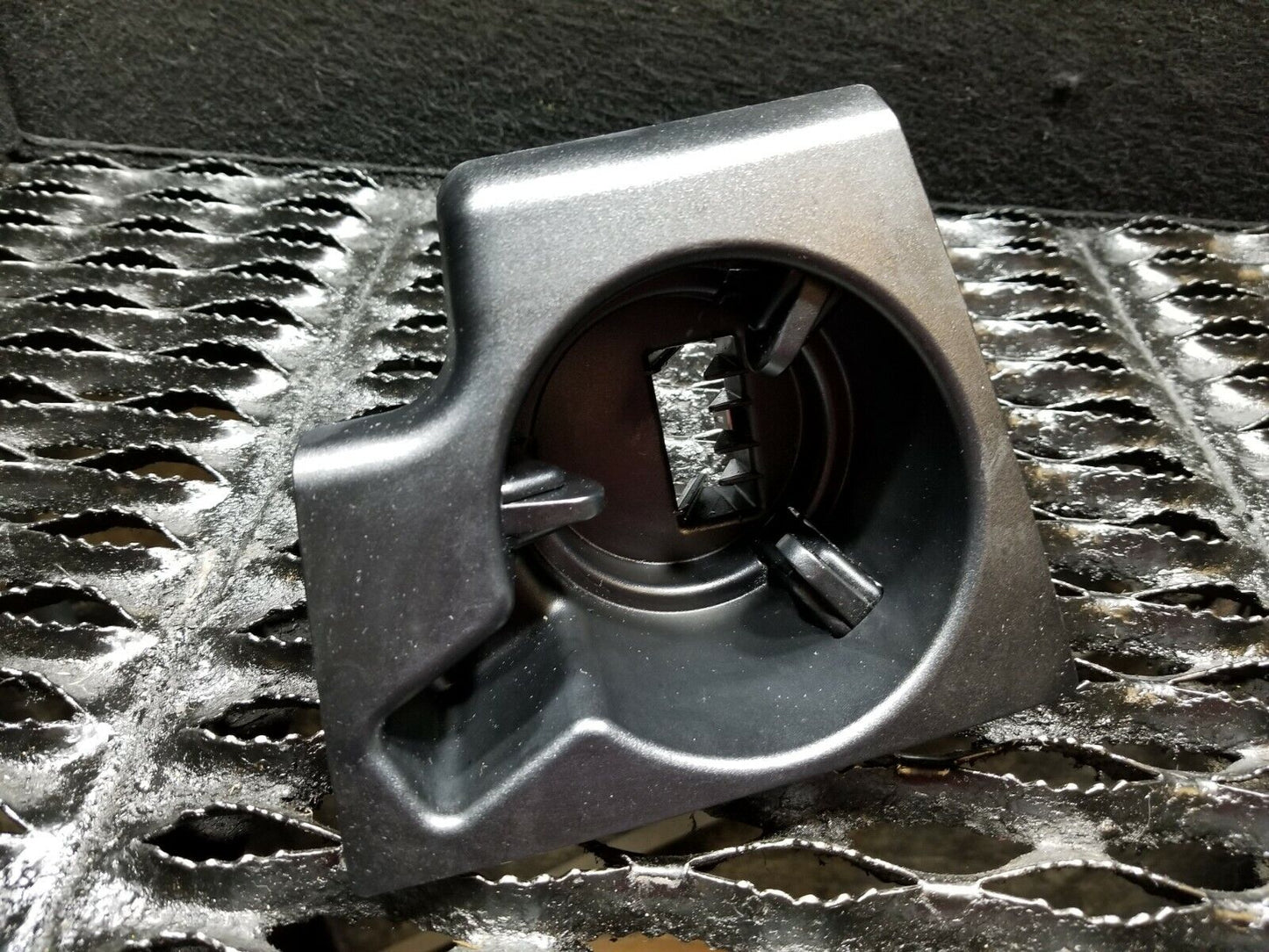 06 07 08 09 10 BMW 650i E63 Rear Center Console Cup Holder OEM