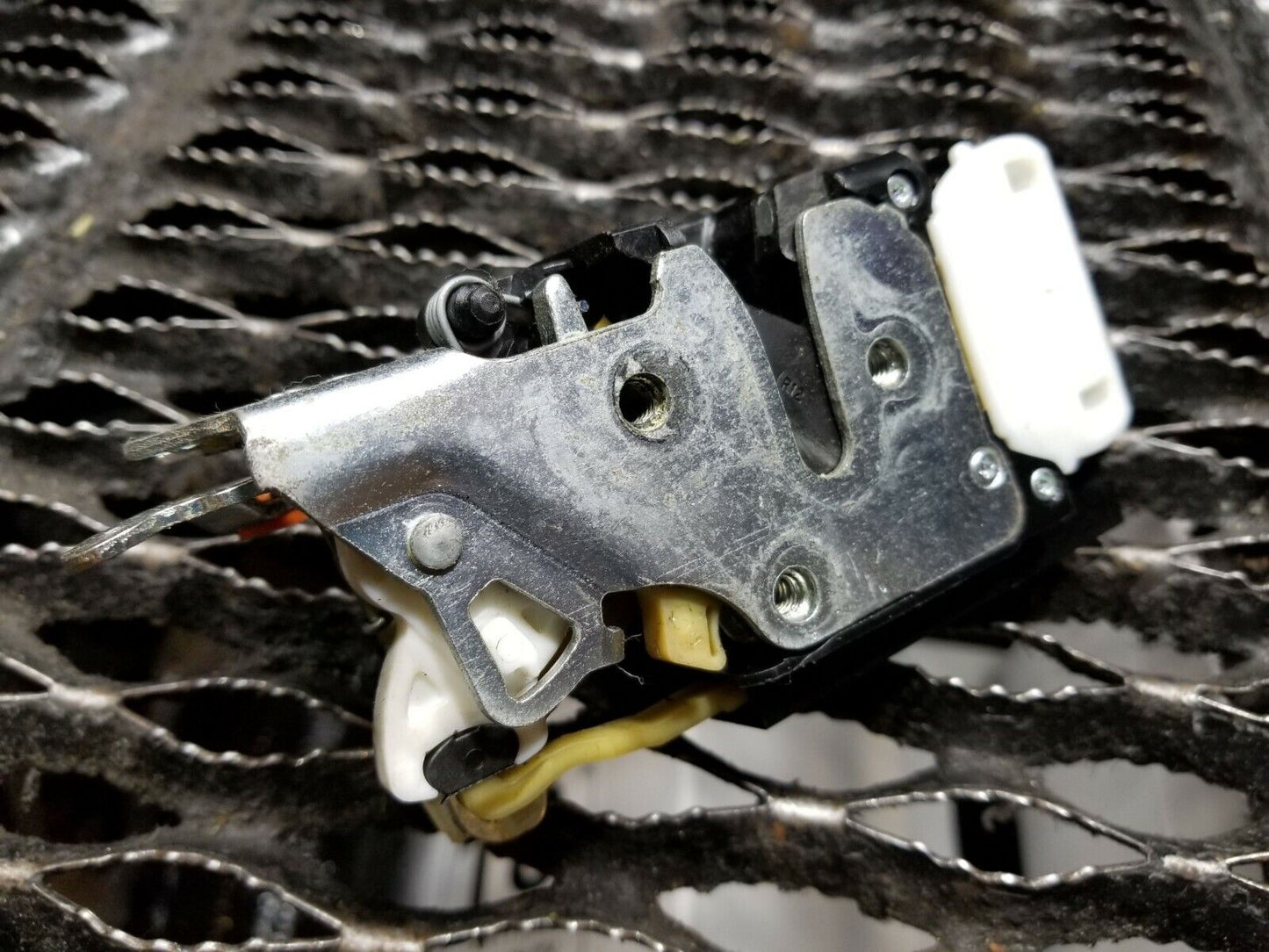 06 07 08 09 10 11 Cadillac DTS Front Right Pass Door Lock Latch Actuator OEM