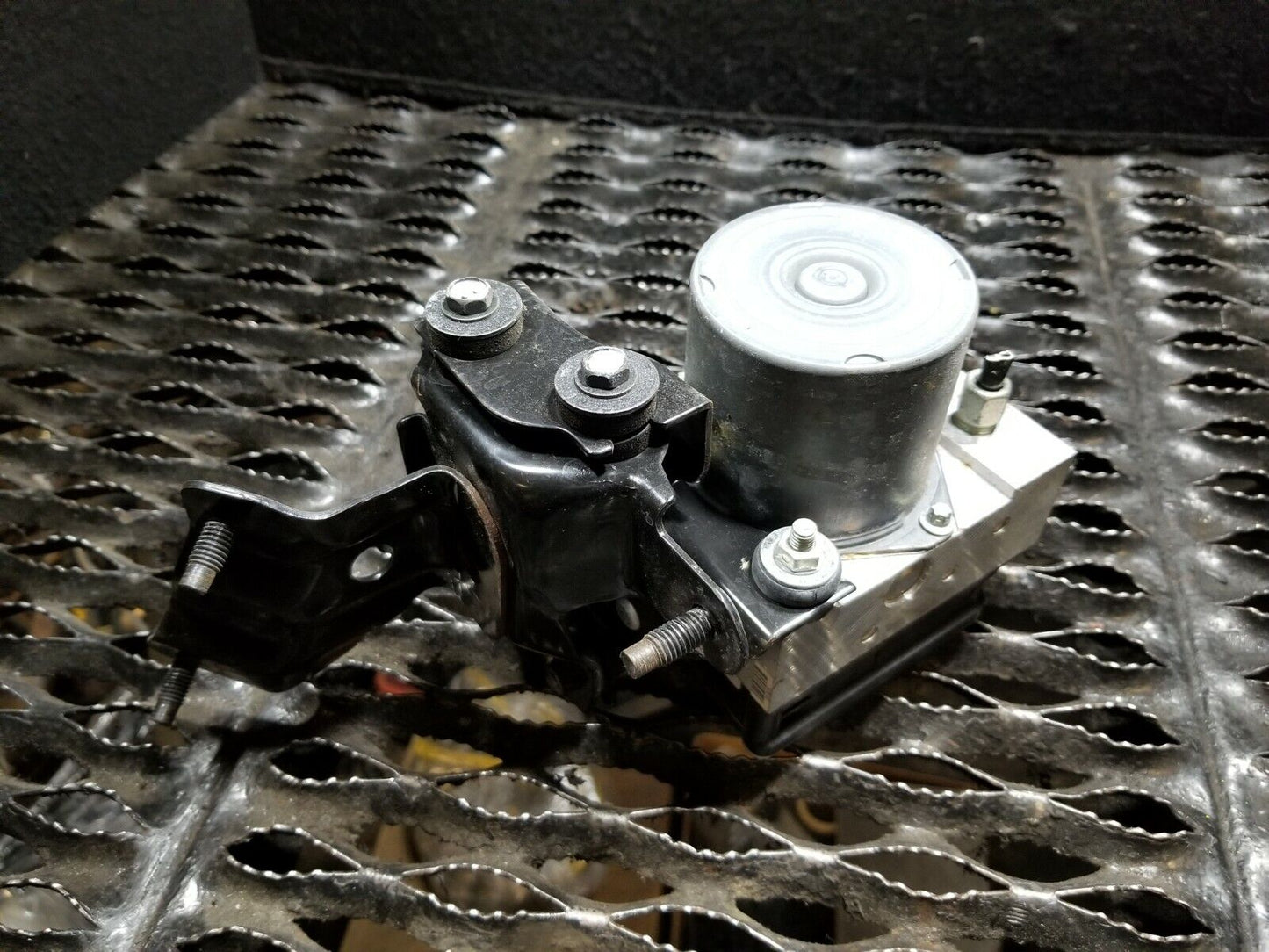 10 11 12 13 Infiniti G37 Coupe ABS Anti Lock Brake Pump OEM 99k