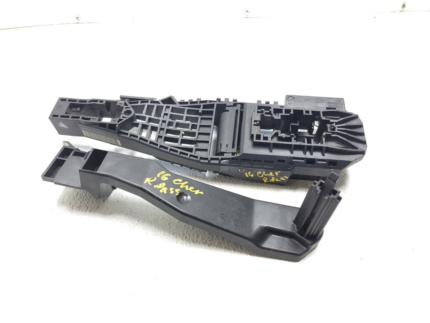 14 15 16 17 18 Jeep Cherokee Rear Exterior Door Bracket Handle  Passenger OEM
