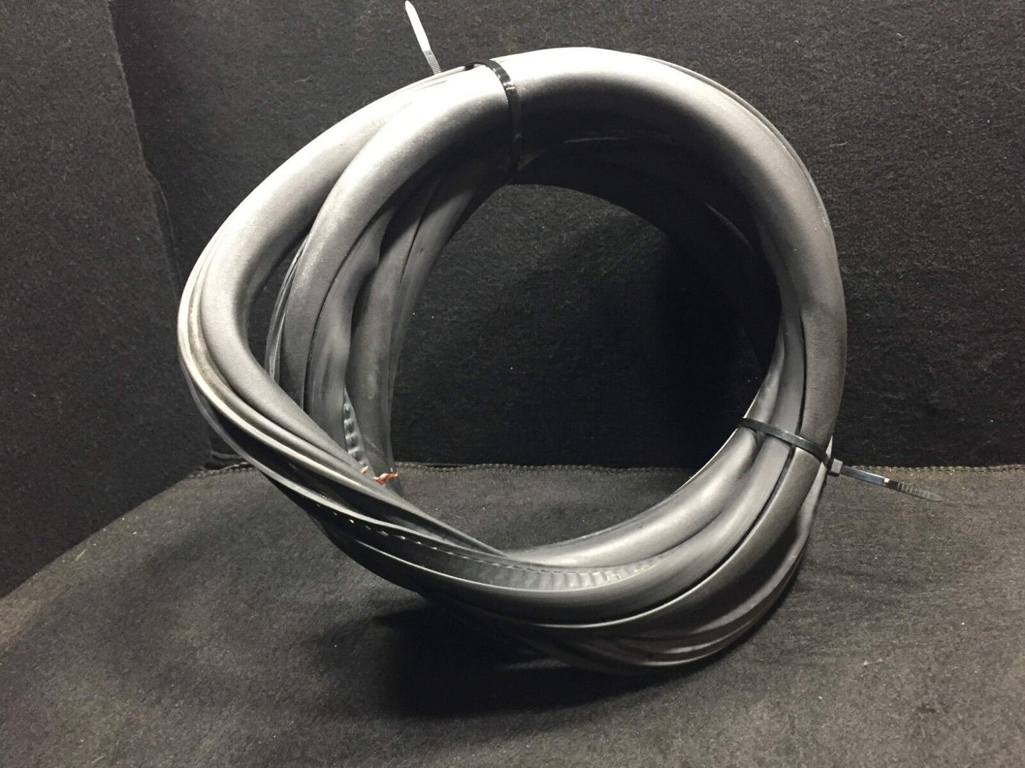 02 03 04 05 Volkswagen Passat Rear Left Driver Side Weatherstrip Seal OEM D23