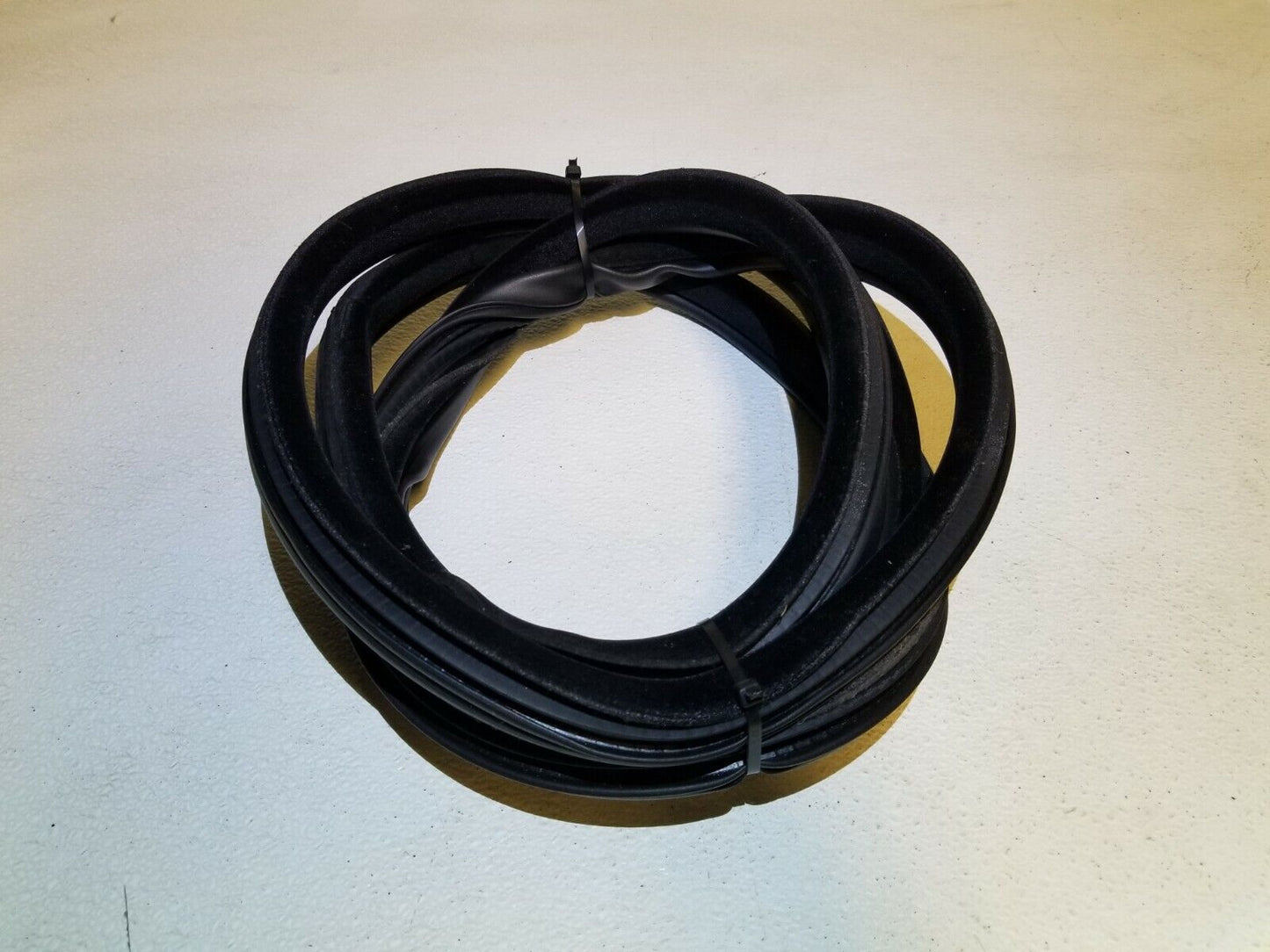 06 07 08 09 Range Rover Sport Rear Left Driver Side Door Weatherstrip Seal OEM