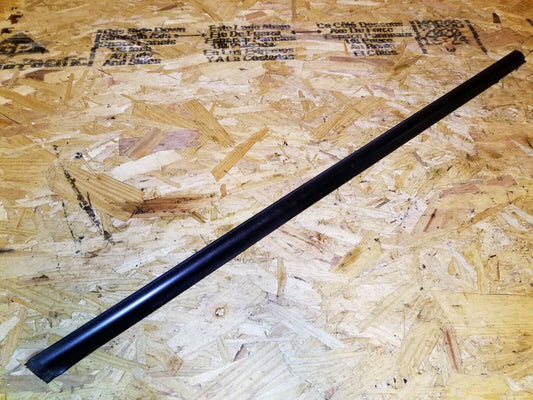 07 08 09 Hyundai Tucson Front Pass Door Window Glass Seal Belt Molding OEM 89k