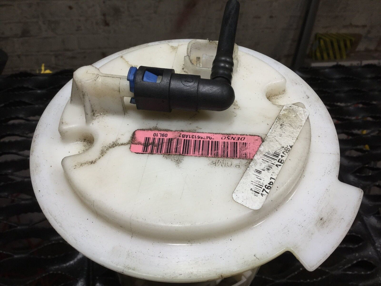 2010 Chrysler Sebring Avenger 2.4l Fuel Pump 04766131ab OEM