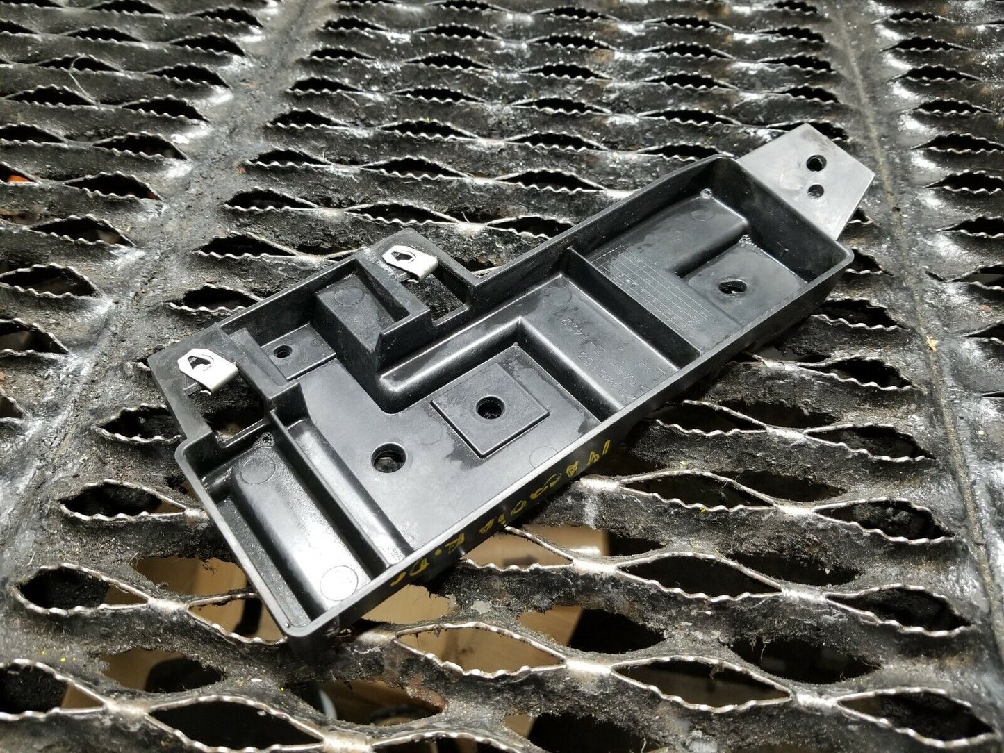 13 14 15 GMC Acadia Rear Bumper Side Support Left Driver 20986153 OEM