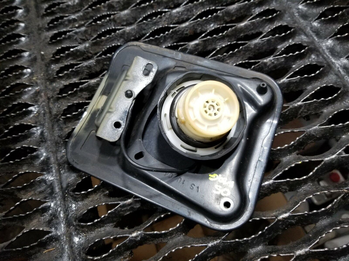 05 06 07 Dodge Magnum Fuel Tank Door Lid W/ Filler Gas Cap OEM