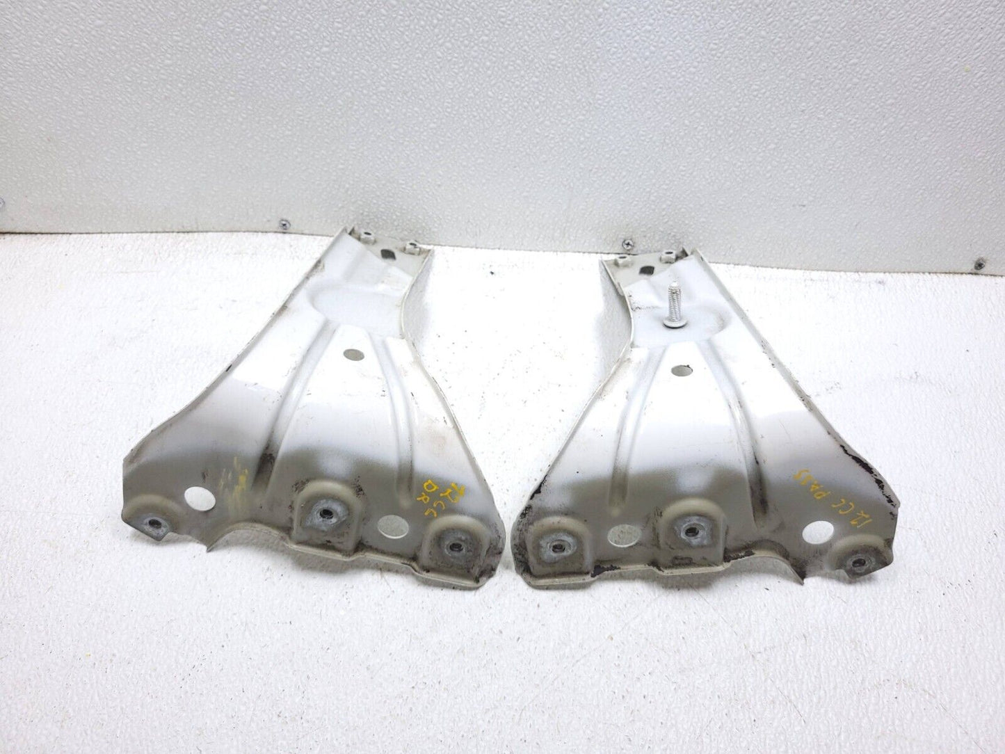 09 10 11 12 Volkswagen Cc Front Fender Mount Bracket Left & Rigth Pair OEM