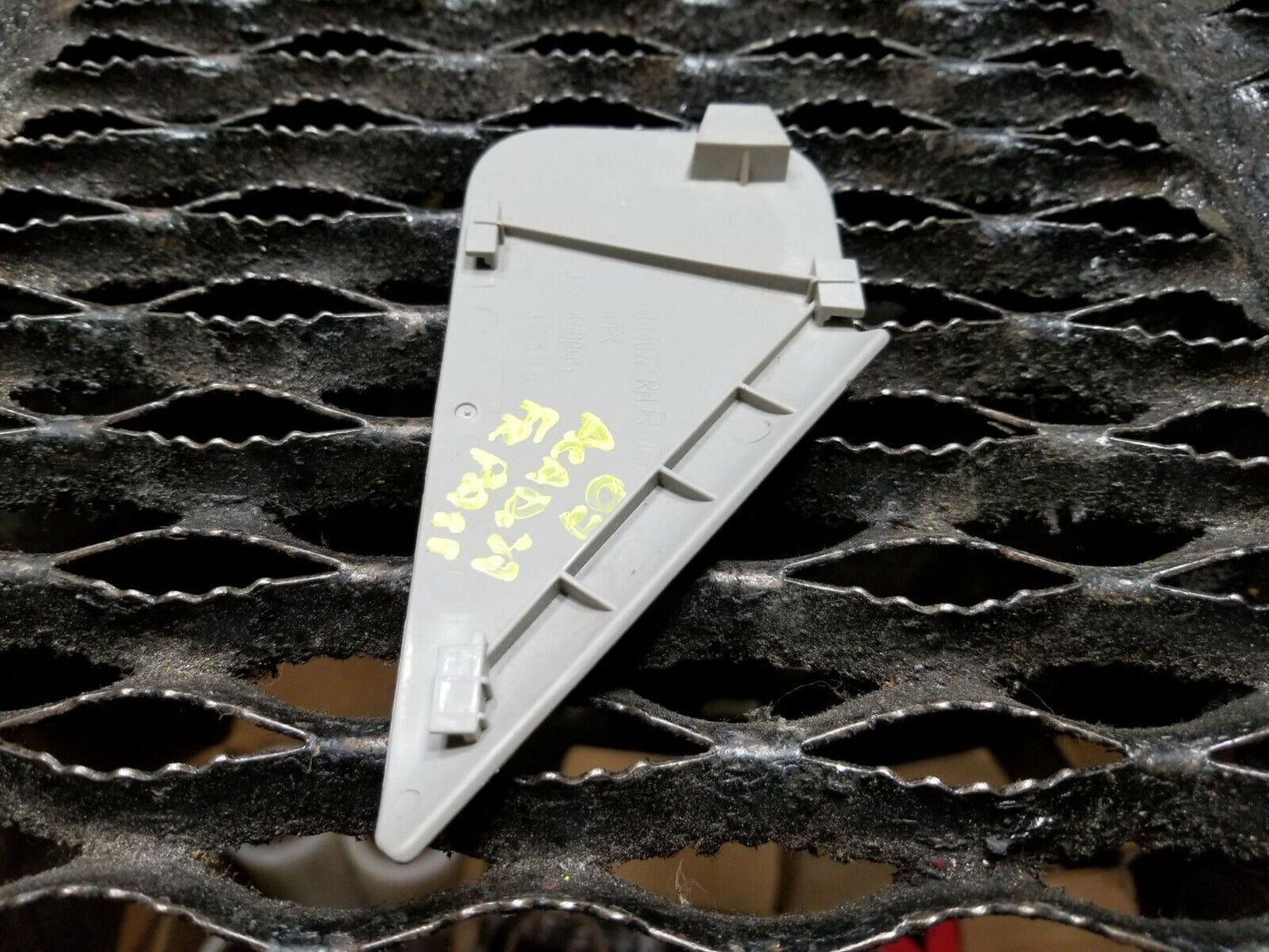 07 08 09 10 11 12 GMC Acadia Front Right Pass Seat Seatbelt Belt Cover Trim OEM