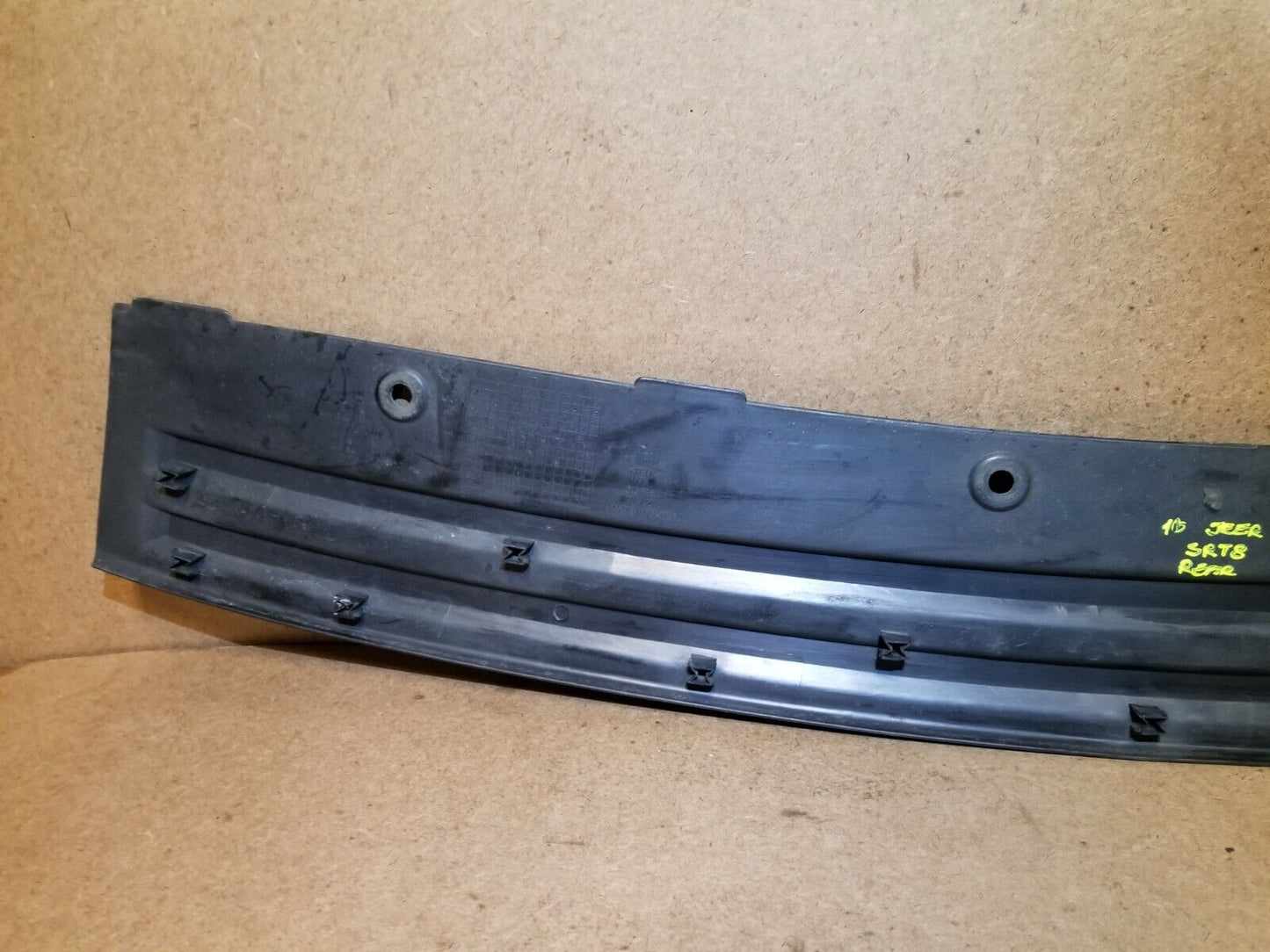 07 08 09 10 Jeep Grand Cherokee Srt8 Rear Bumper Step Pad Trim OEM