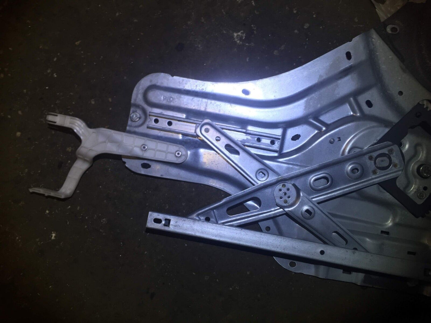 10 2010 11 2011 Kia Soul Rear Left Lh Door Window Regulator  OEM A1 57k