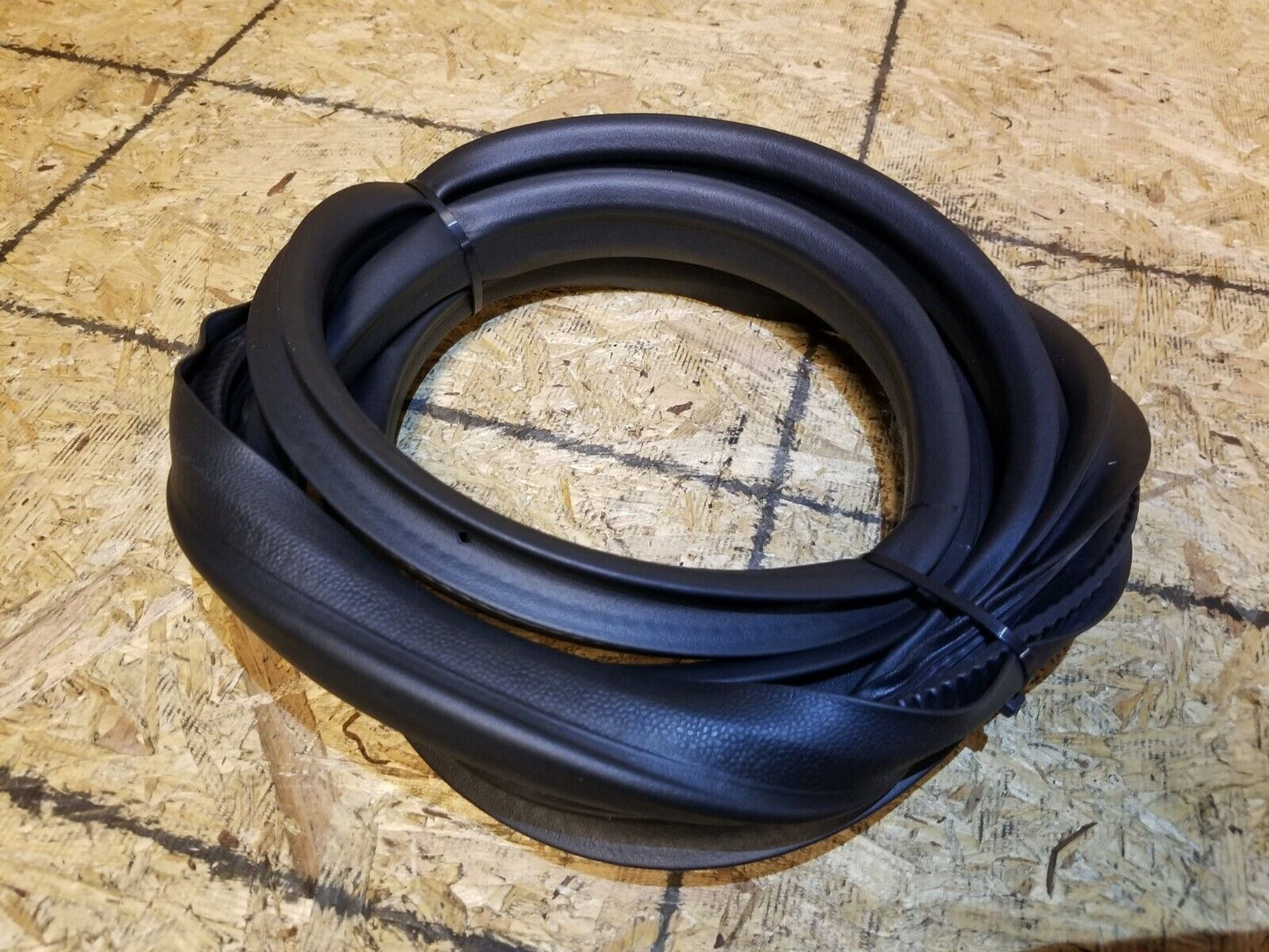 18 19 20 Ford Ecosport Rear Left Driver Door Weatherstrip Seal OEM 532 Miles