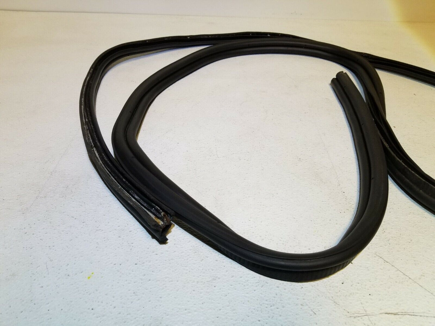 06 07 08 09 Range Rover Sport Rear Trunk Tailgate Weatherstrip Seal OEM