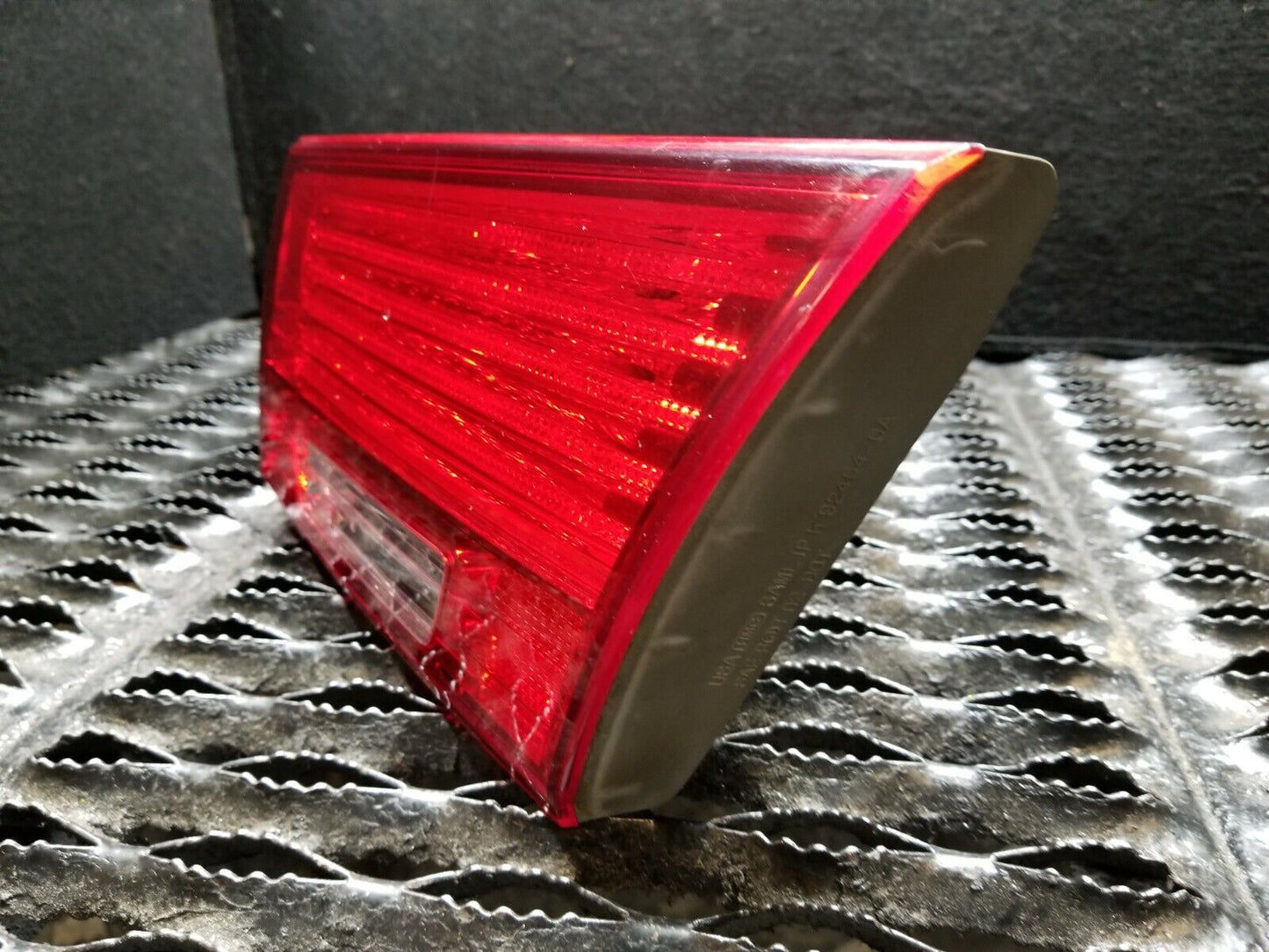 06 07 08 09 10 Hyundai Sonata Right Passenger Side Inner Tail Light OEM