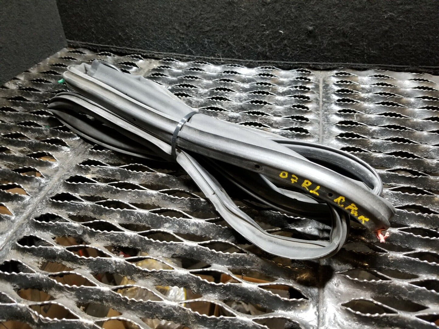 06 07 08 Acura Rl Rear Right Passenger Door Weatherstrip Seal OEM