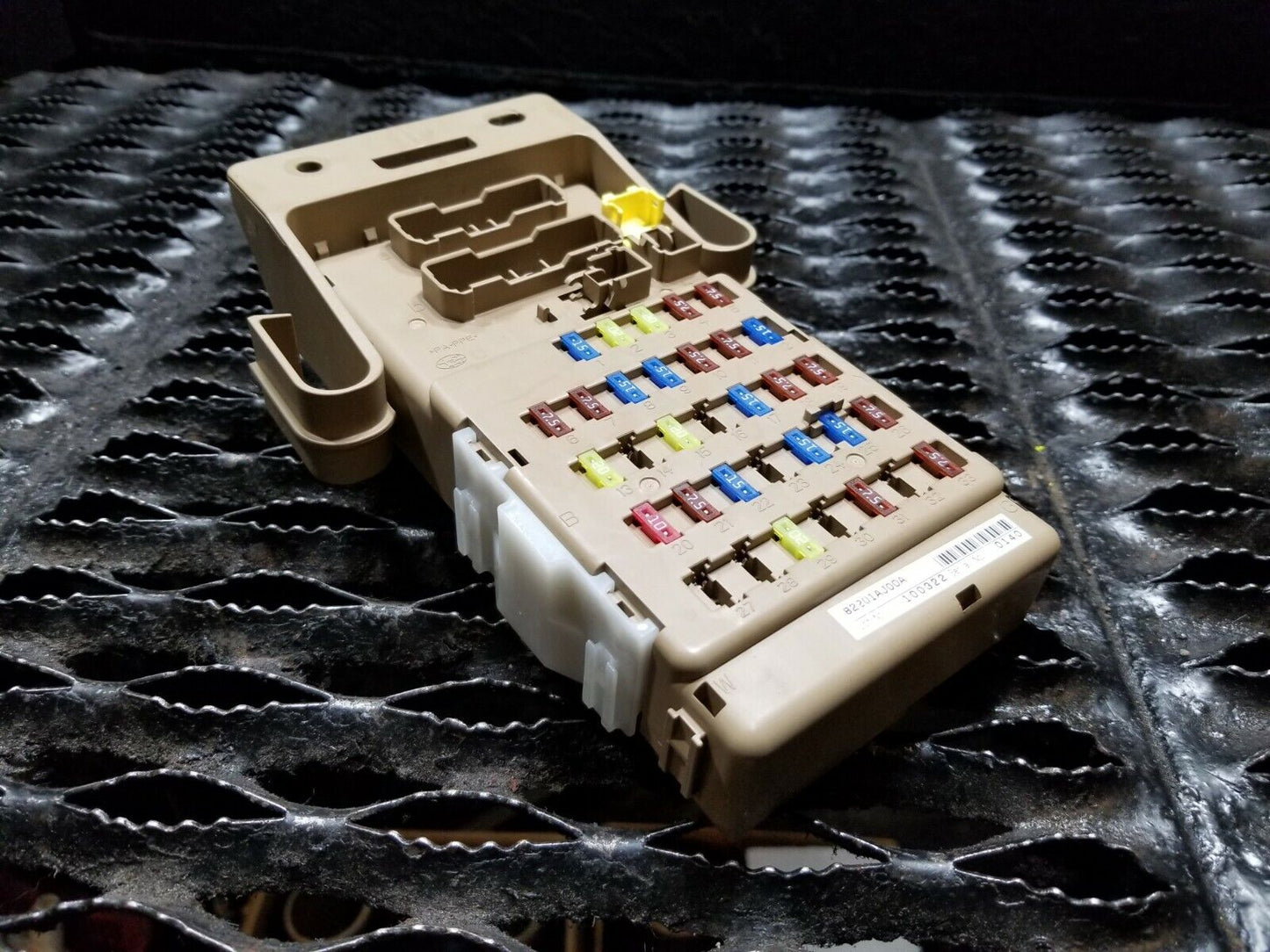 10 11 12 13 14 Subaru Legacy 2.5 At Interior Fuse Box 82201aj00a OEM
