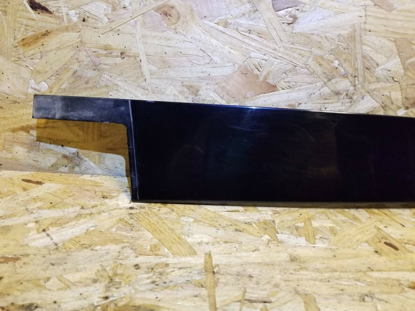 07 08 09 10 11 12 GMC Acadia Front Left Driver Side Door B Pillar Molding OEM
