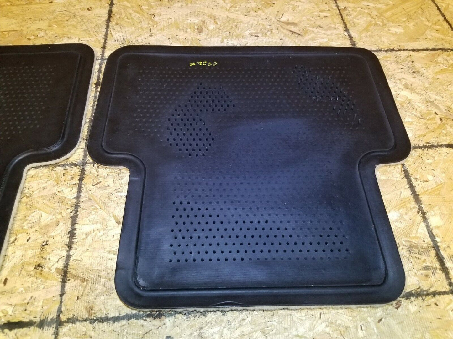 07 08 09 Cadillac SRX Floor Mat Carpet Rear Left & Right ( Pair ) OEM