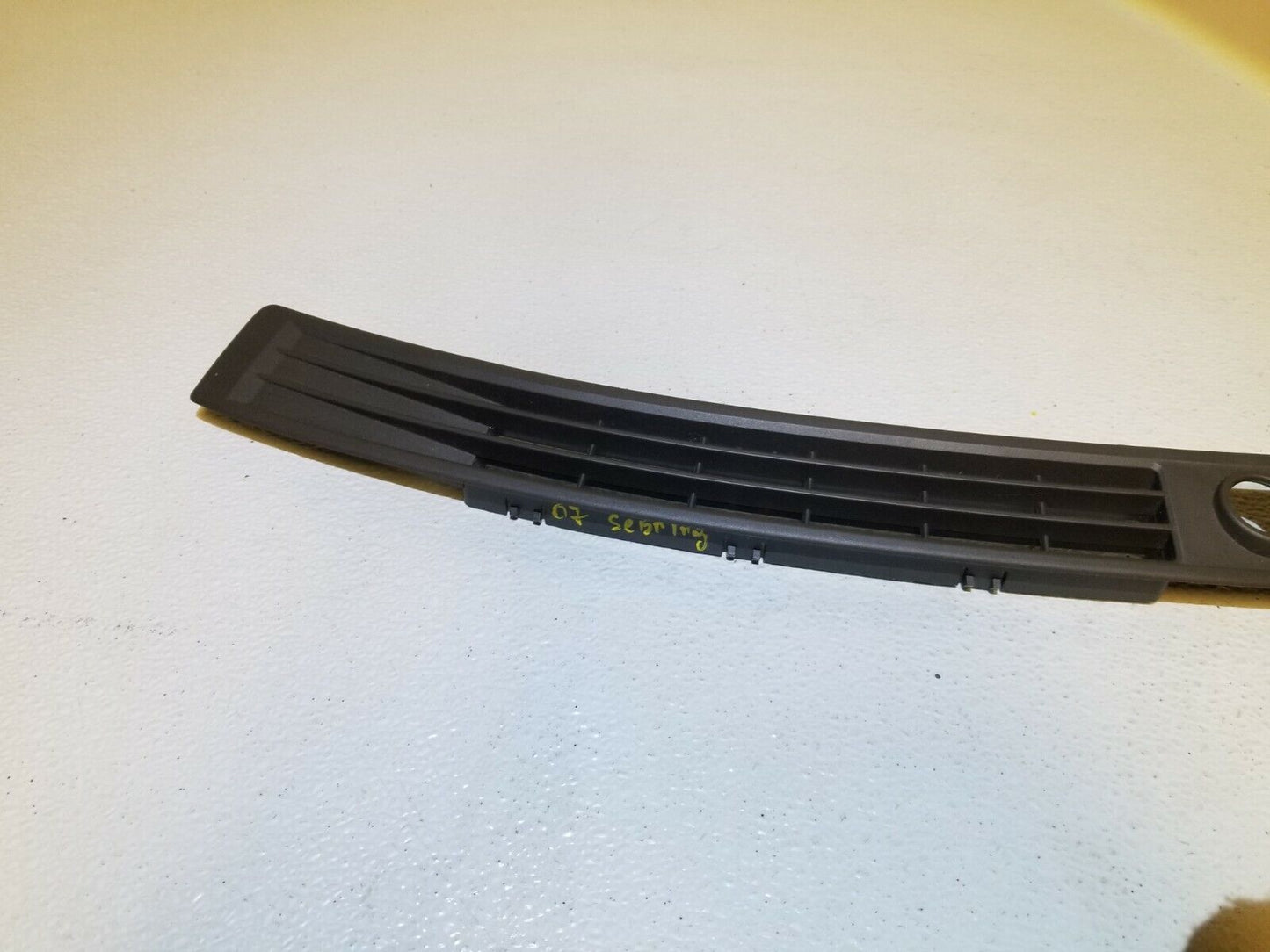 07 08 09 10 Chrysler Sebring Dash Upper Defroster Vent Grille OEM