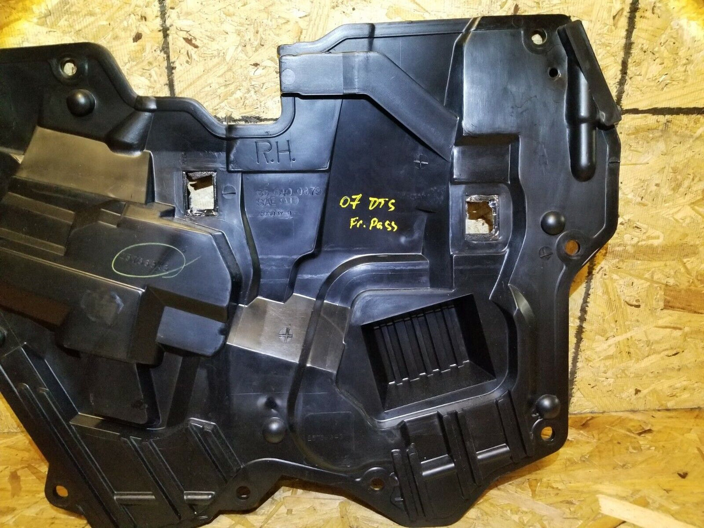 06 07 08 09 10 11 Cadillac DTS Front Right Pass Door Panel Water Deflector OEM
