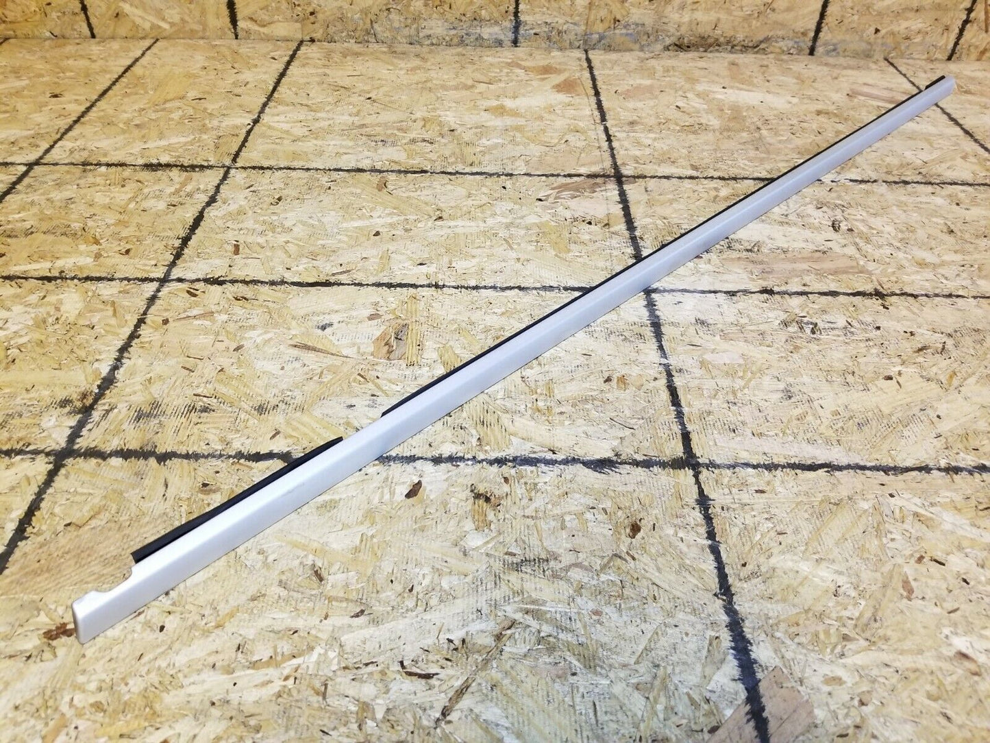 04 05 06 Porsche Cayenne Front Left Driver Door Window Seal Belt Molding OEM