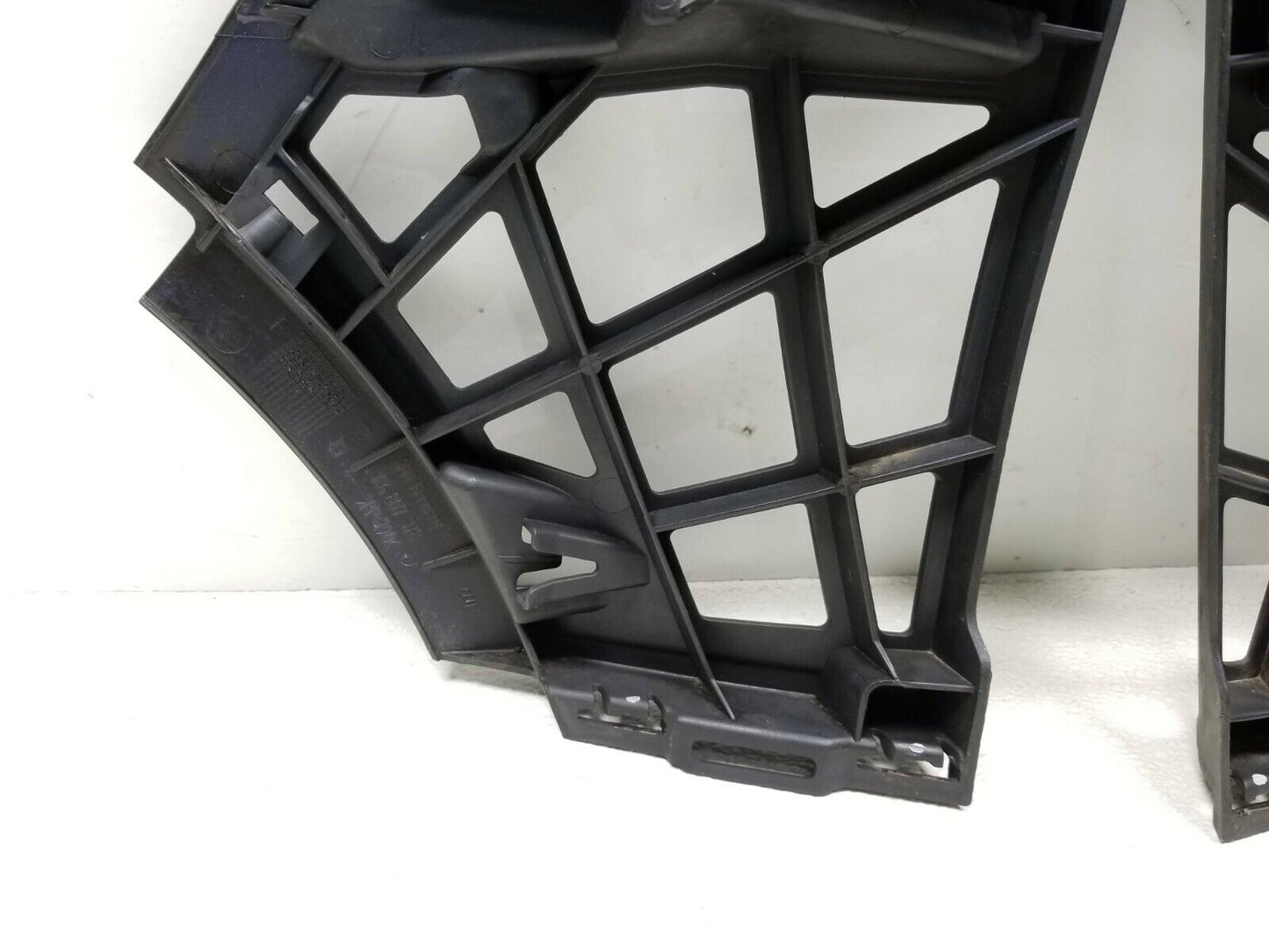 2006 2007 2008 2009 Volkswagen Rabbit GTI Rear Bumper Guide Bracket Pair OEM