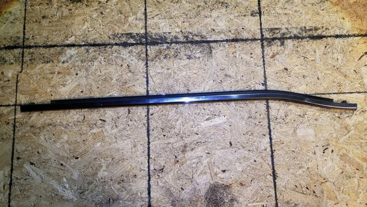 10 11 12 Lincoln MKT Rear Right Pass Door Window Weatherstrip Belt Seal OEM