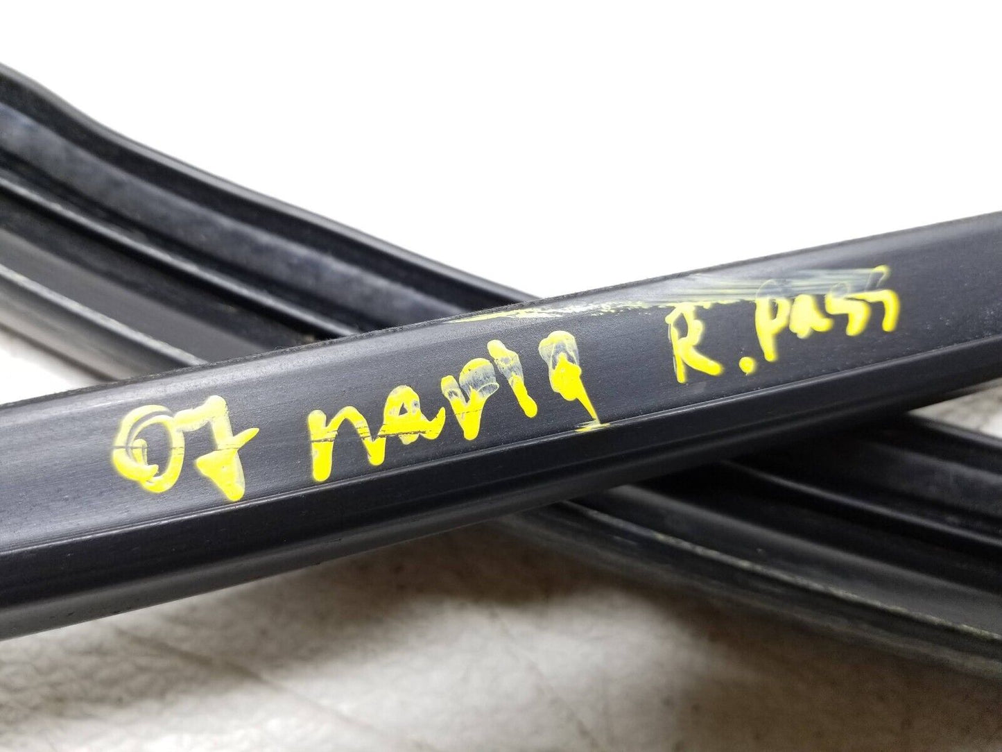 2007-2014 Lincoln Navigator Rear Right Side Door Window Weatherstrip Seal OEM
