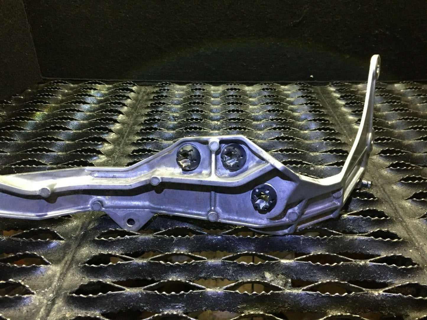 06 07 08 Acura Rl ABS Pump Mount Bracket OEM D41