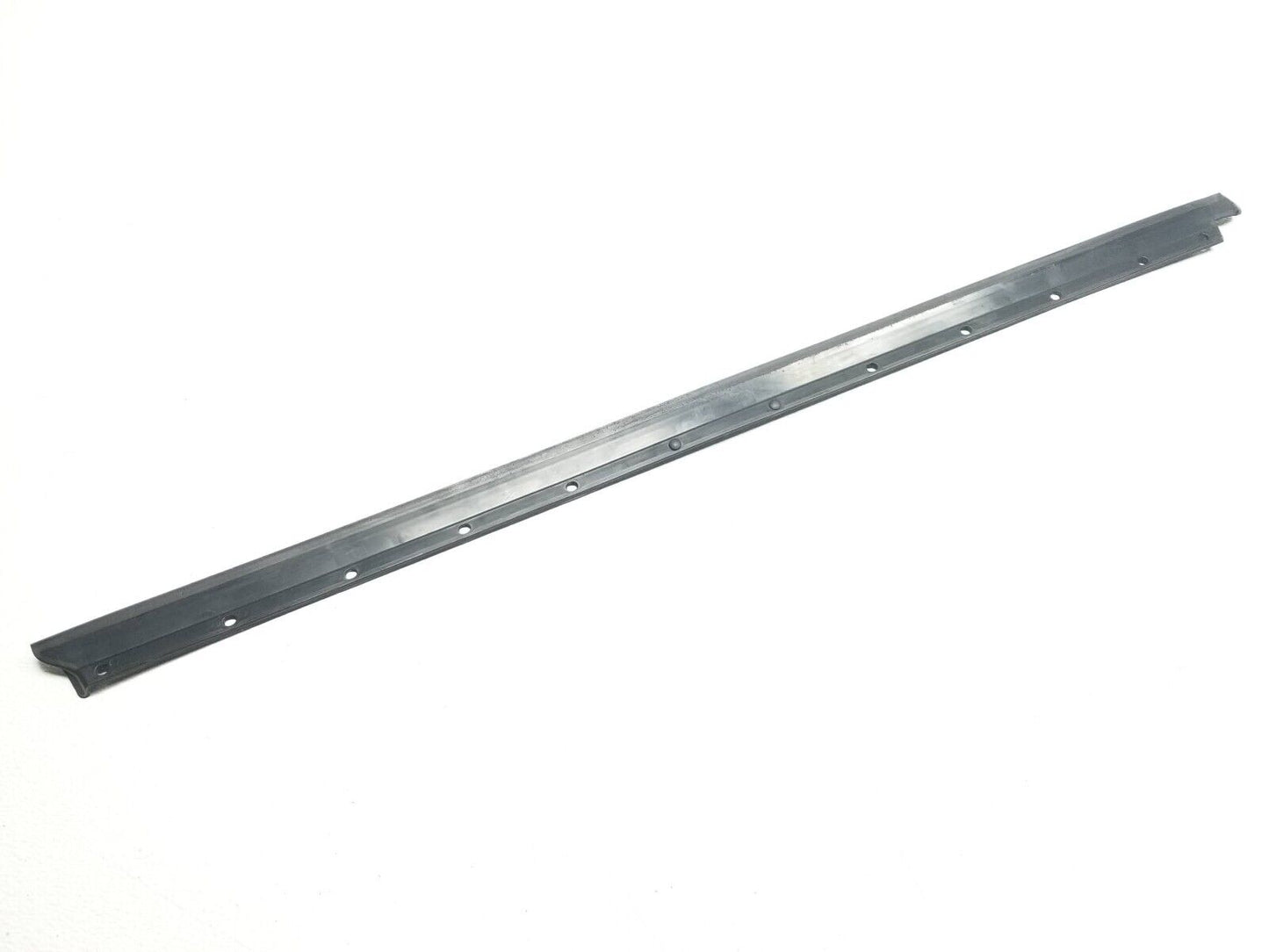 06 07 08 09 10 11 Mercedes Ml500 Door Lower Seal Molding Front Right Pass OEM