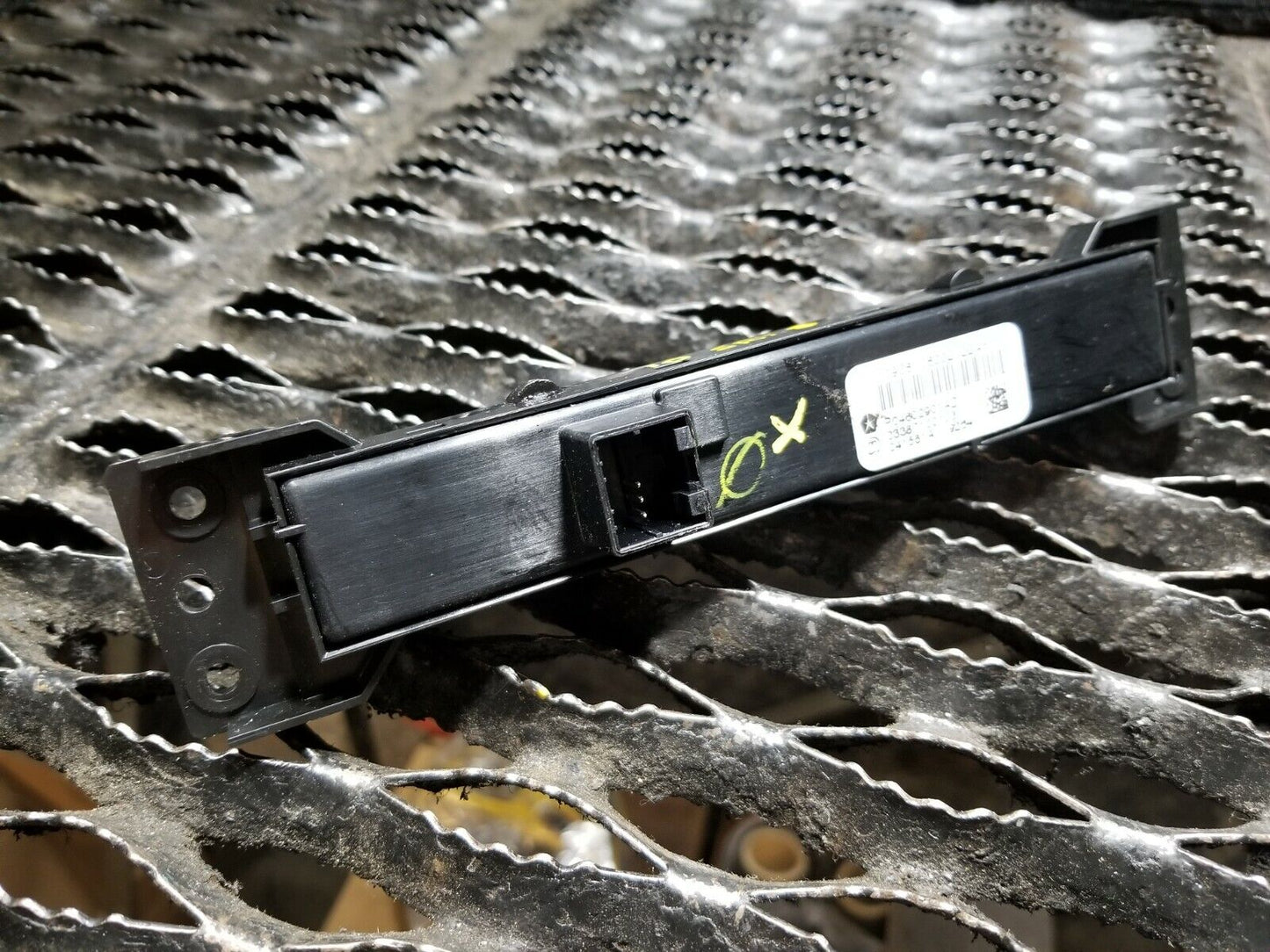 08 09 10 Jeep Grand Cherokee Srt8 Hazard Park Assist Dash Insert Module OEM