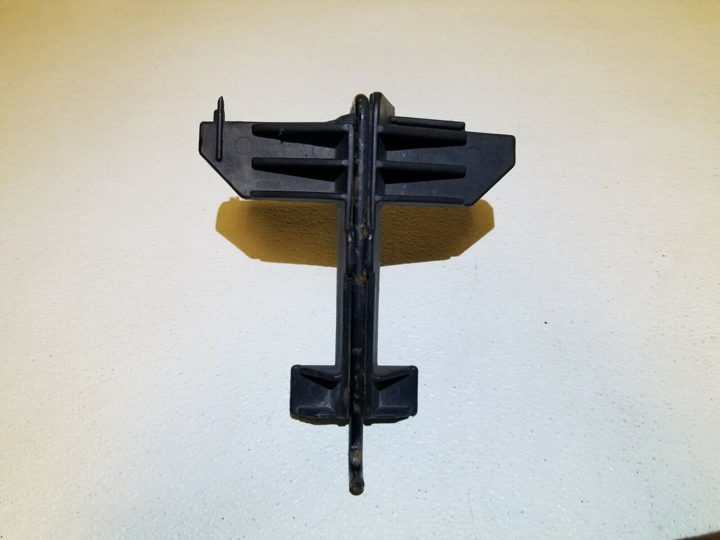 07 08 09 10 Chrysler Sebring Battery Hold Down Retainer OEM