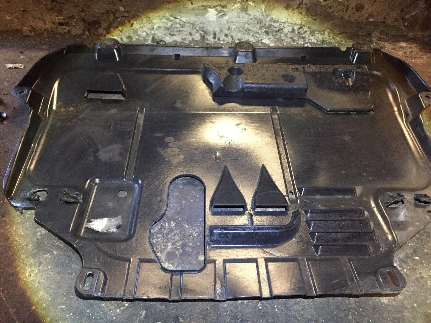 05 06 07 08 09 10 11 Volvo S40 Underbody Protection Cover Splash Shield OEM