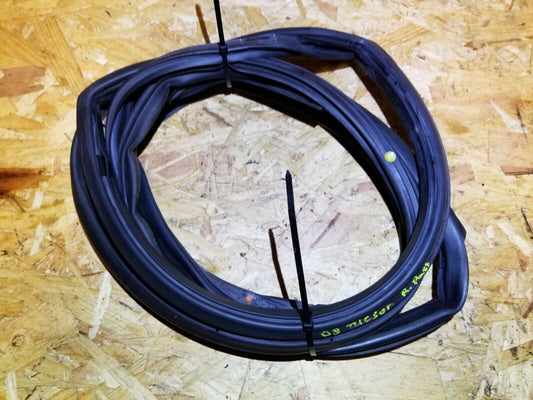 07 08 09 Hyundai Tucson Rear Right Passenger Side Door Weatherstrip Seal OEM 89k