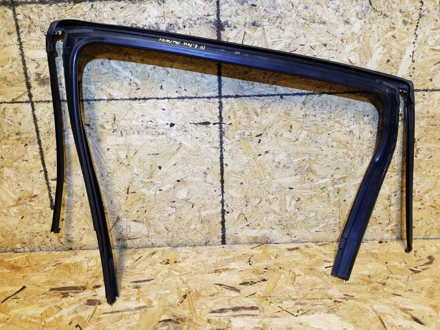 14 15 16 17 Jeep Cherokee Rear Door Glass Weatherstrip Seal Pass Side Rh OEM