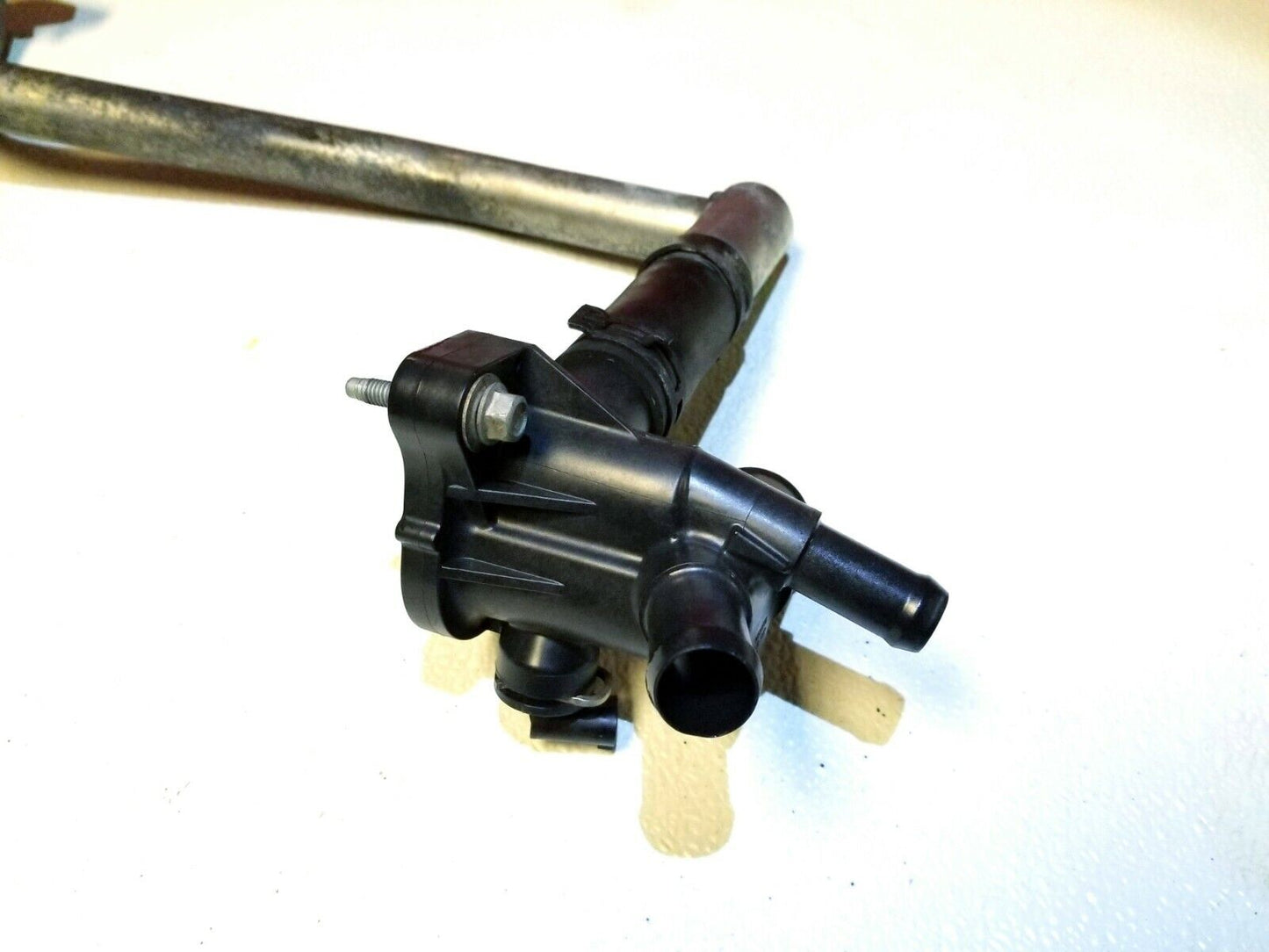15 16 17 18 Chevy Impala 2.5l Engine Coolant Thermostat Outlet W/ Hose Pipe OEM