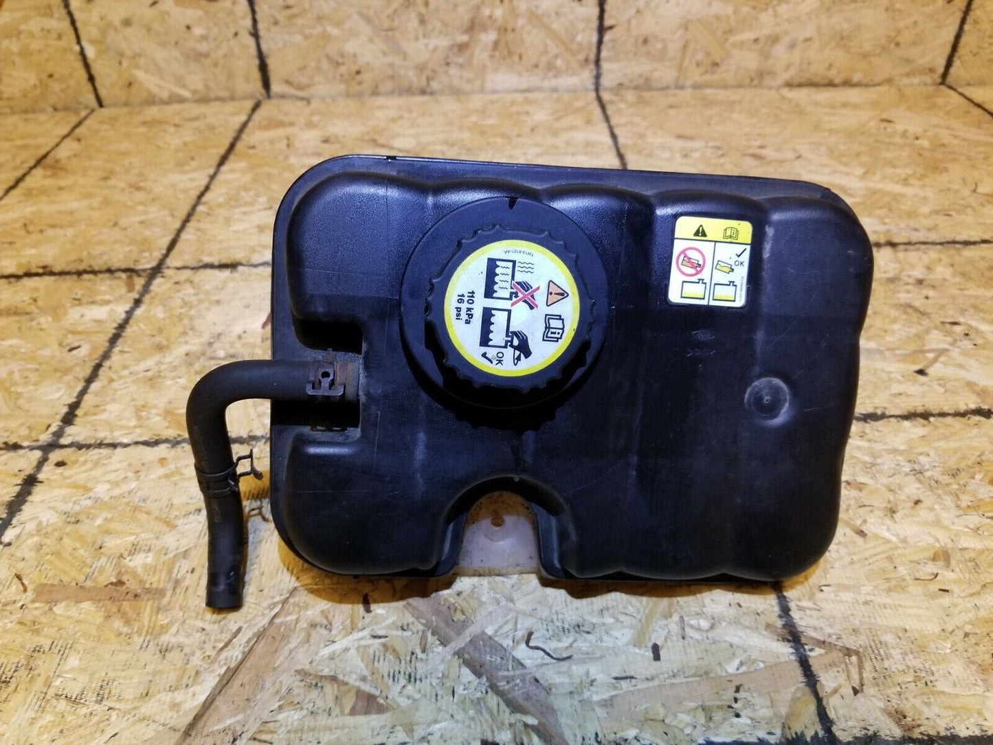 06 07 08 09 10 11 Lincoln Town Coolant Overflow Reservoir Bottle W/cap OEM 63k