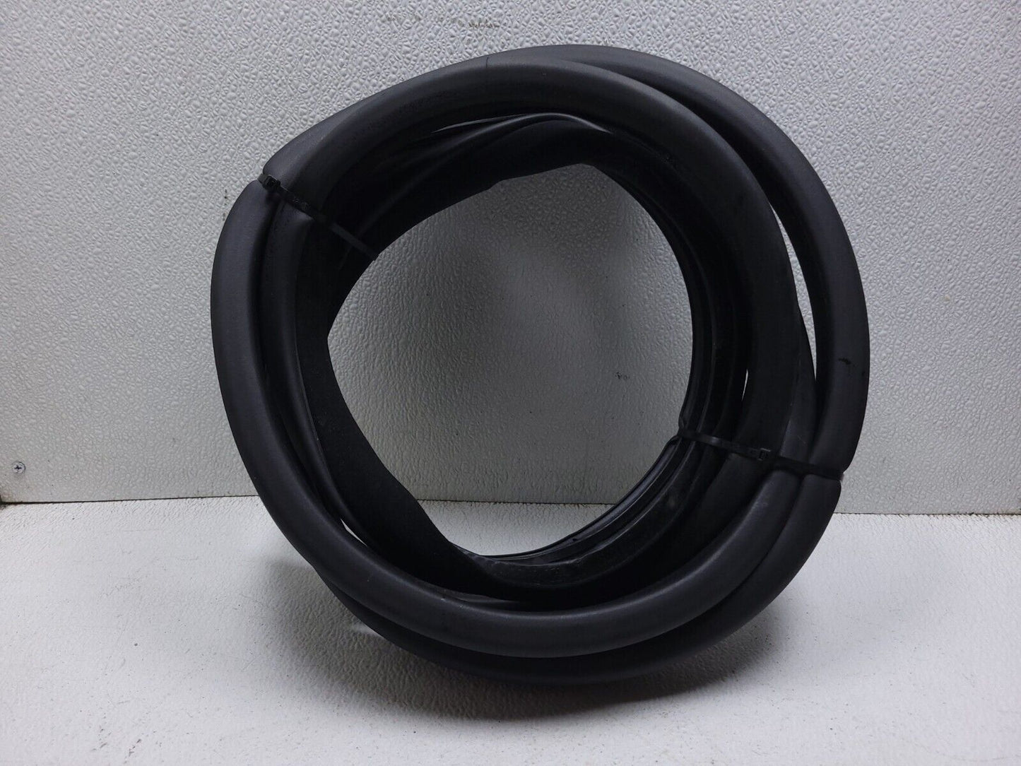 06 07 08 09 10 11 Mercedes Ml500 Door Weatherstrip Seal Front Right Pass OEM