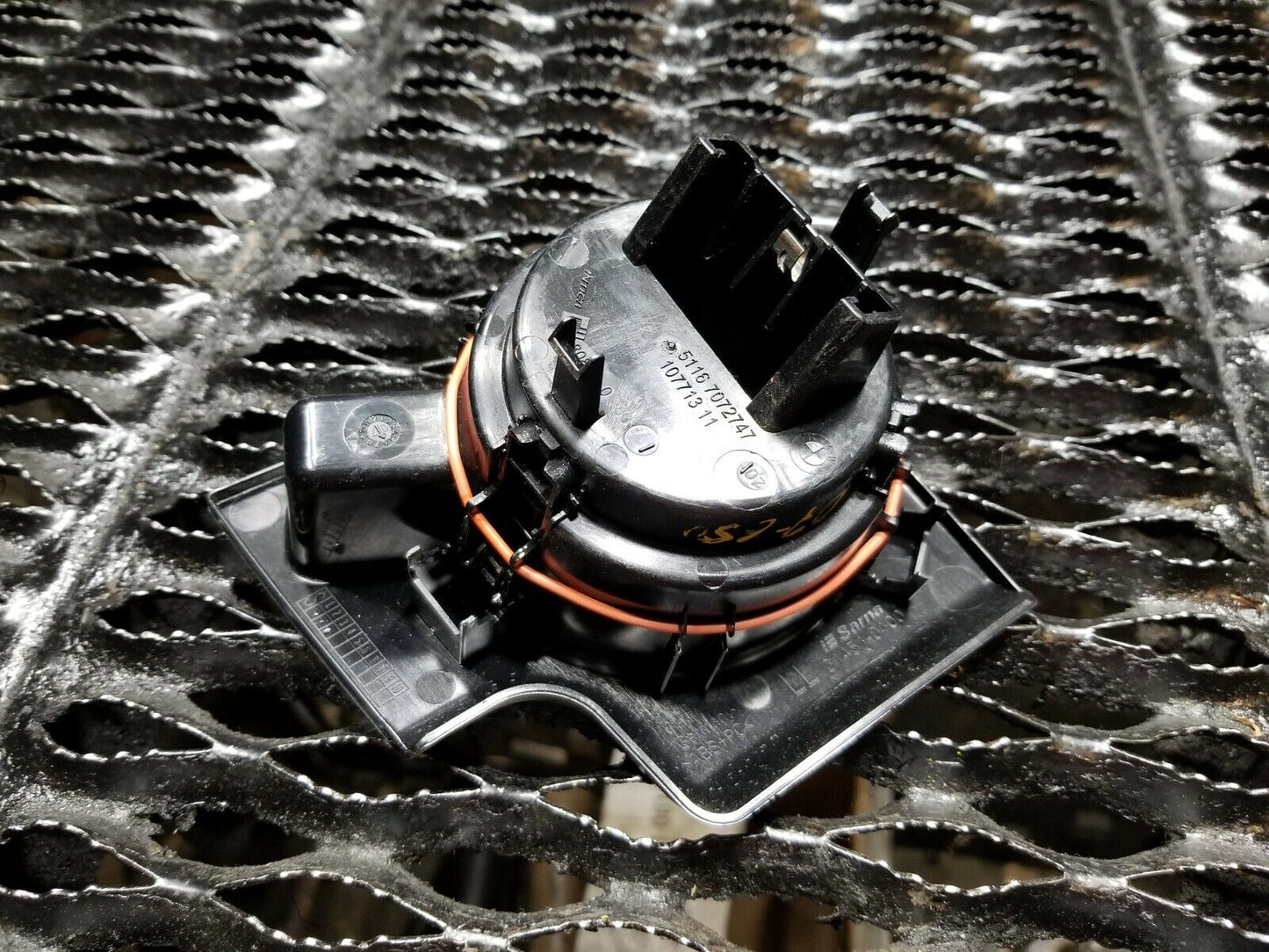 06 07 08 09 10 BMW 650i E63 Rear Center Console Cup Holder OEM