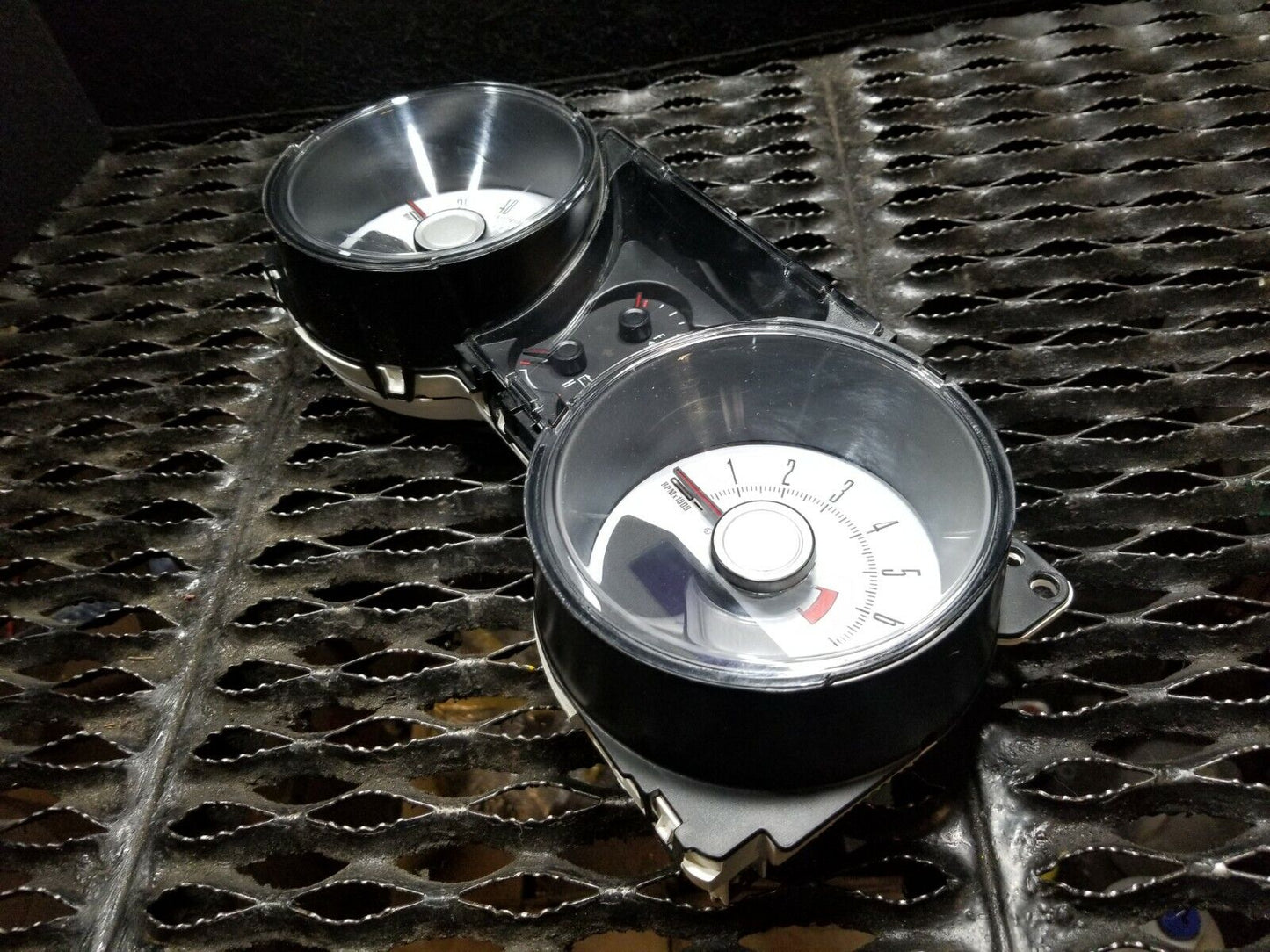 10 11 12 13 14 Ford Mustang Convertible Instrument Panel Speedometer Gauges OEM