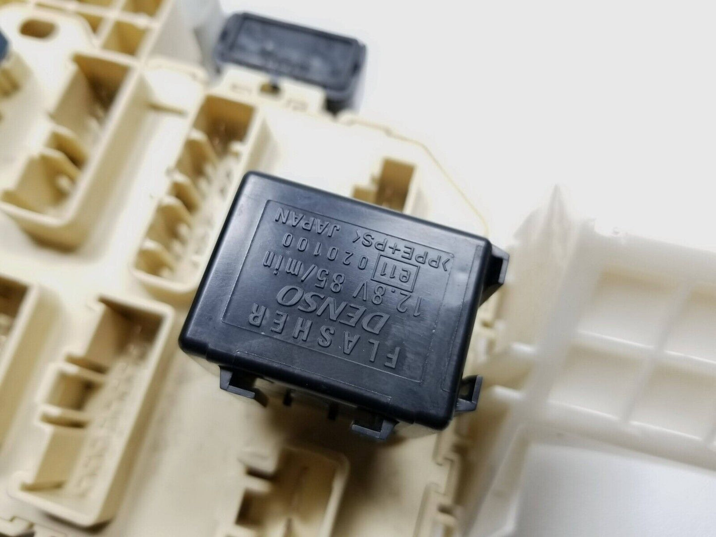 2007 - 2009 Suzuki Sx4 Interior Relay Fuse Box  OEM