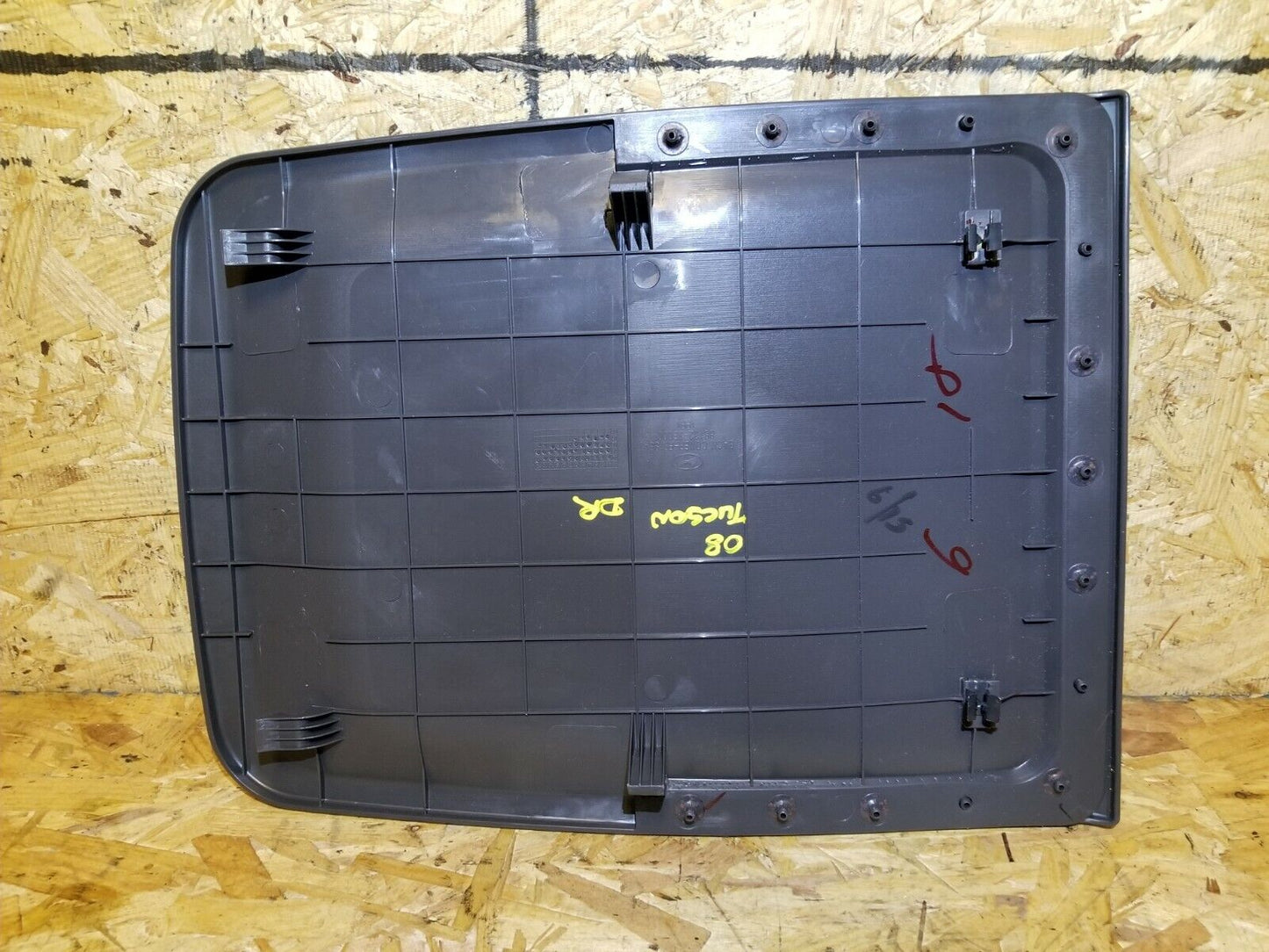 07 08 09 Hyundai Tucson Front Left Driver Seat Back Cover Trim OEM 89k