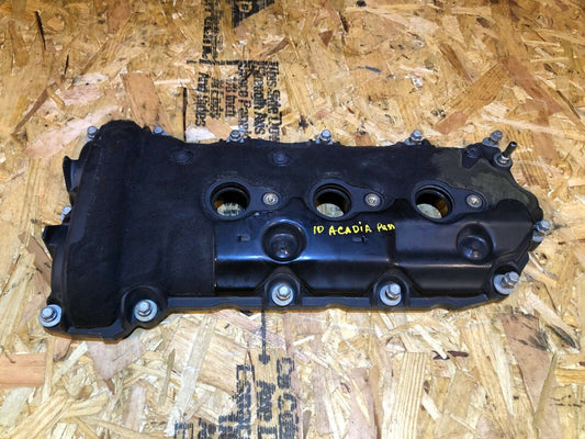 13 14 15 GMC Acadia Valve Cover Right Passenger Side OEM