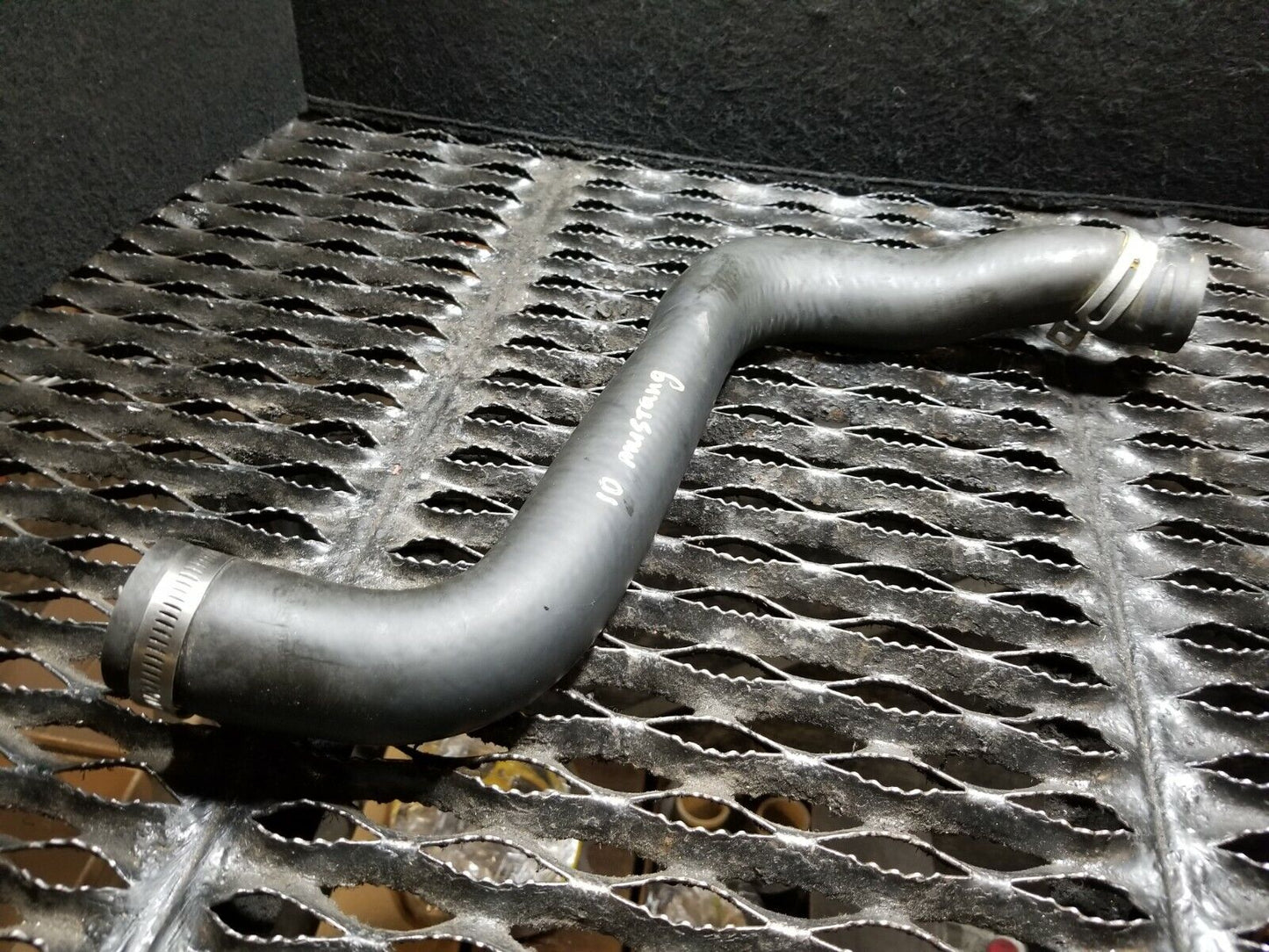 10 11 12 13 14 Ford Mustang Cabrio 4.0l Radiator Hose Pipe OEM