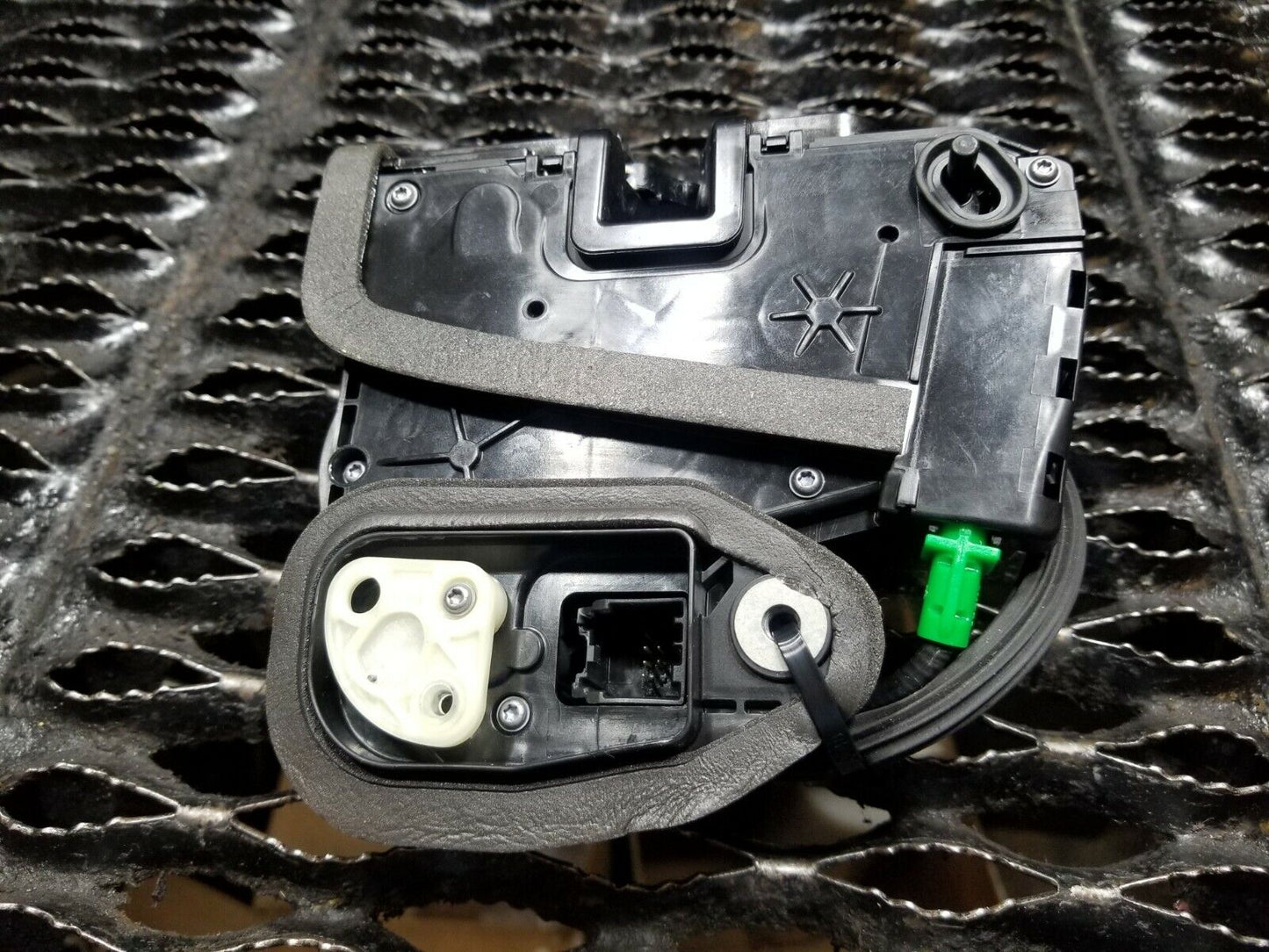 16 17 18 19 Chevrolet Malibu Rear Right Pass Side Door Lock Actuator OEM 3k