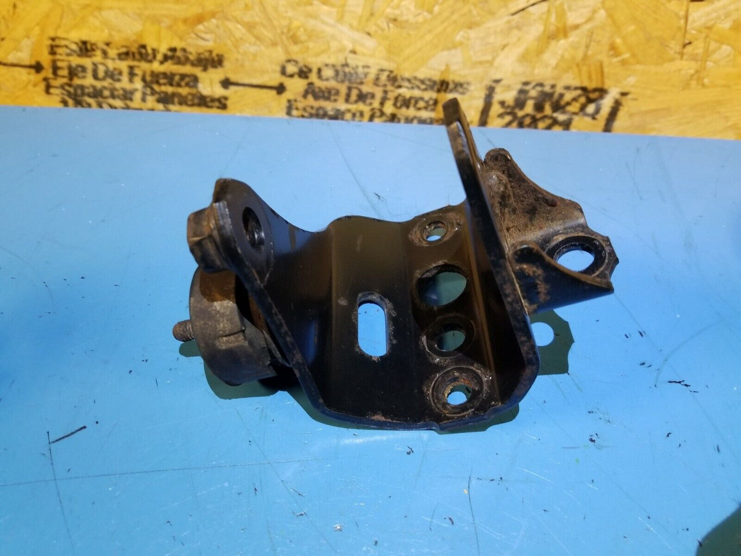 11 12 13 14 15 Lexus CT200h Transmission Mount Bracket OEM